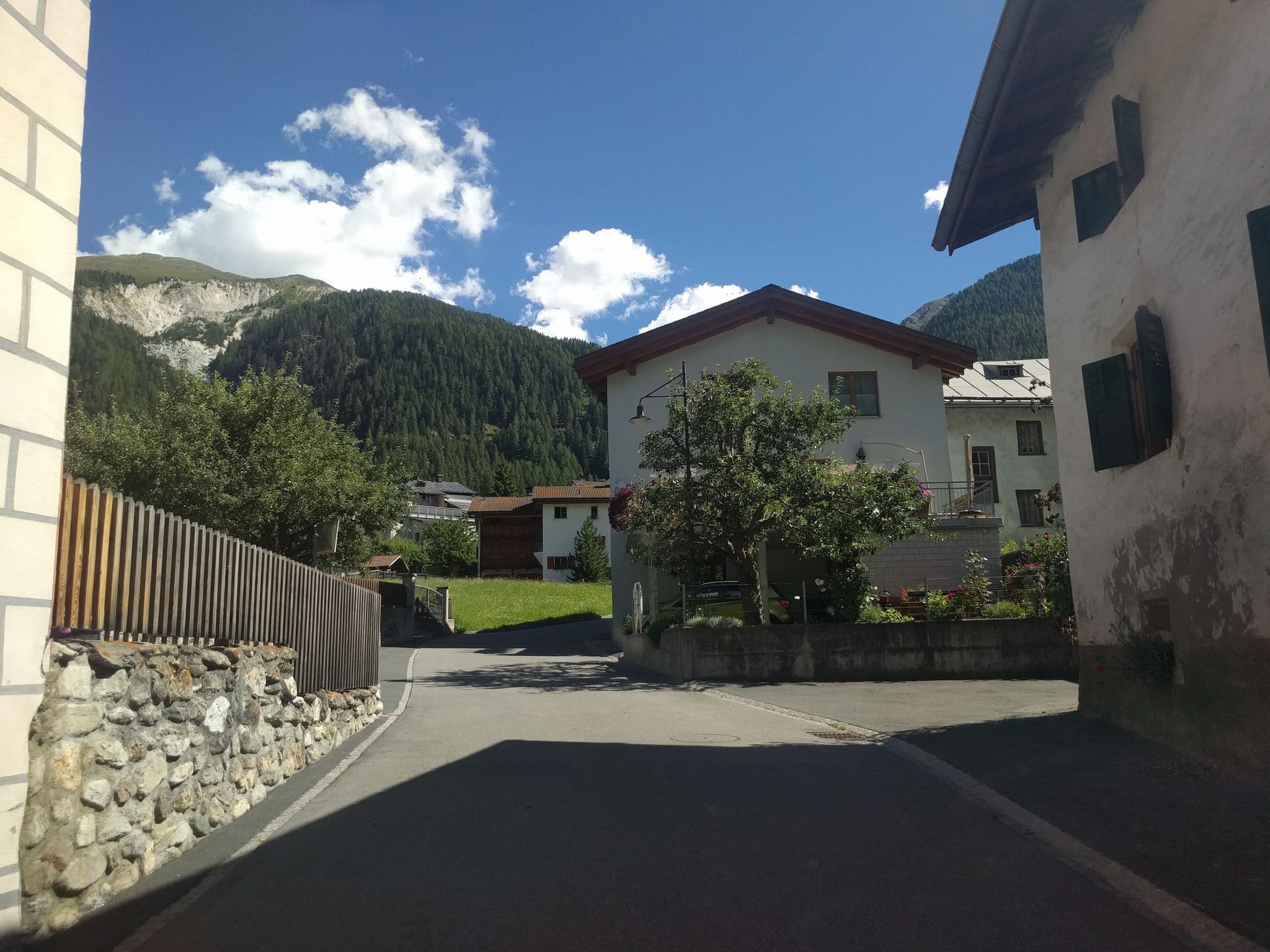 Street view near Chasa Randulina, Scuol — © lumi (CC BY-SA · Mapillary)