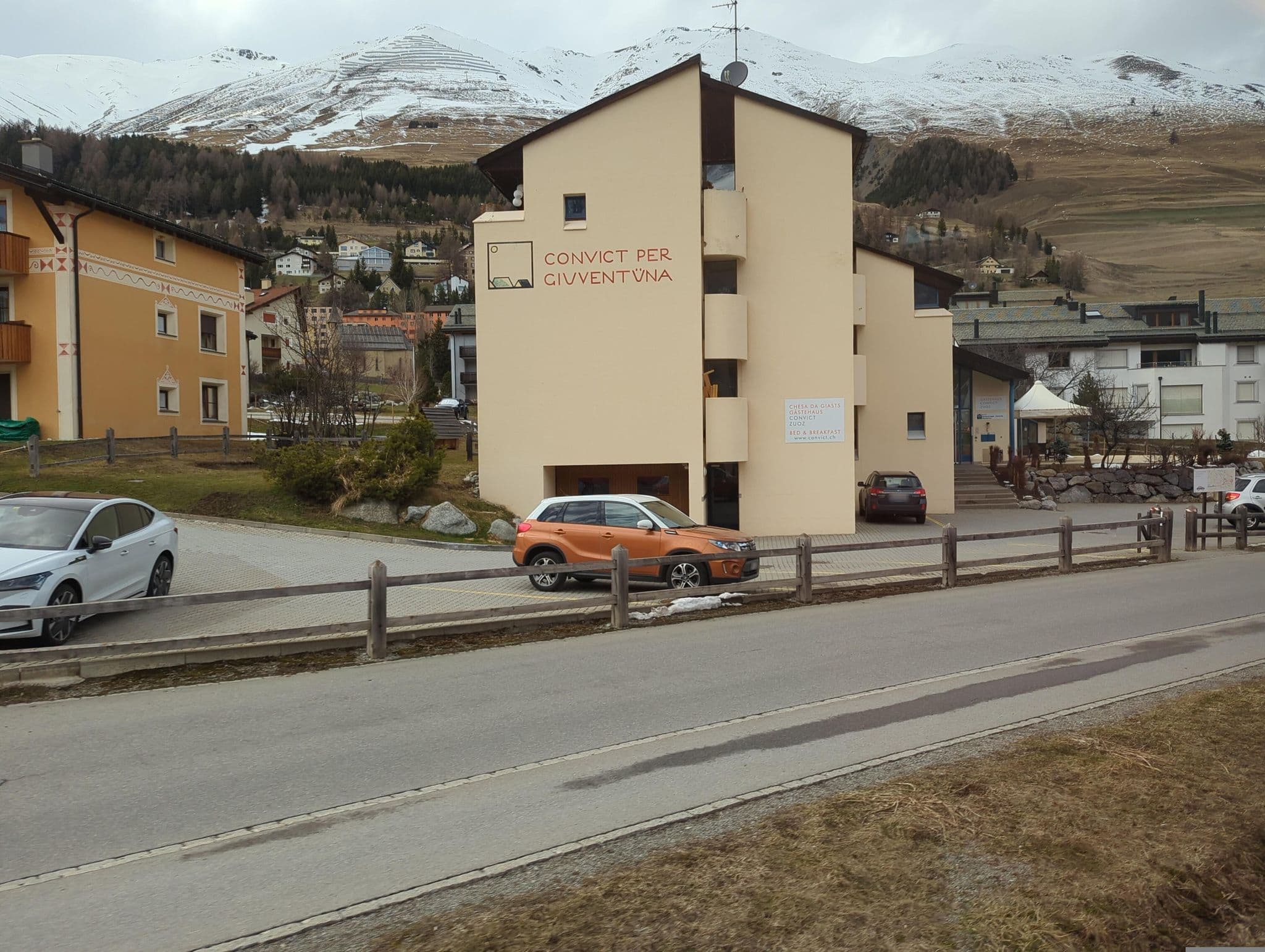 Street view near Convict, Zuoz — © oeschinen (CC BY-SA · Mapillary)