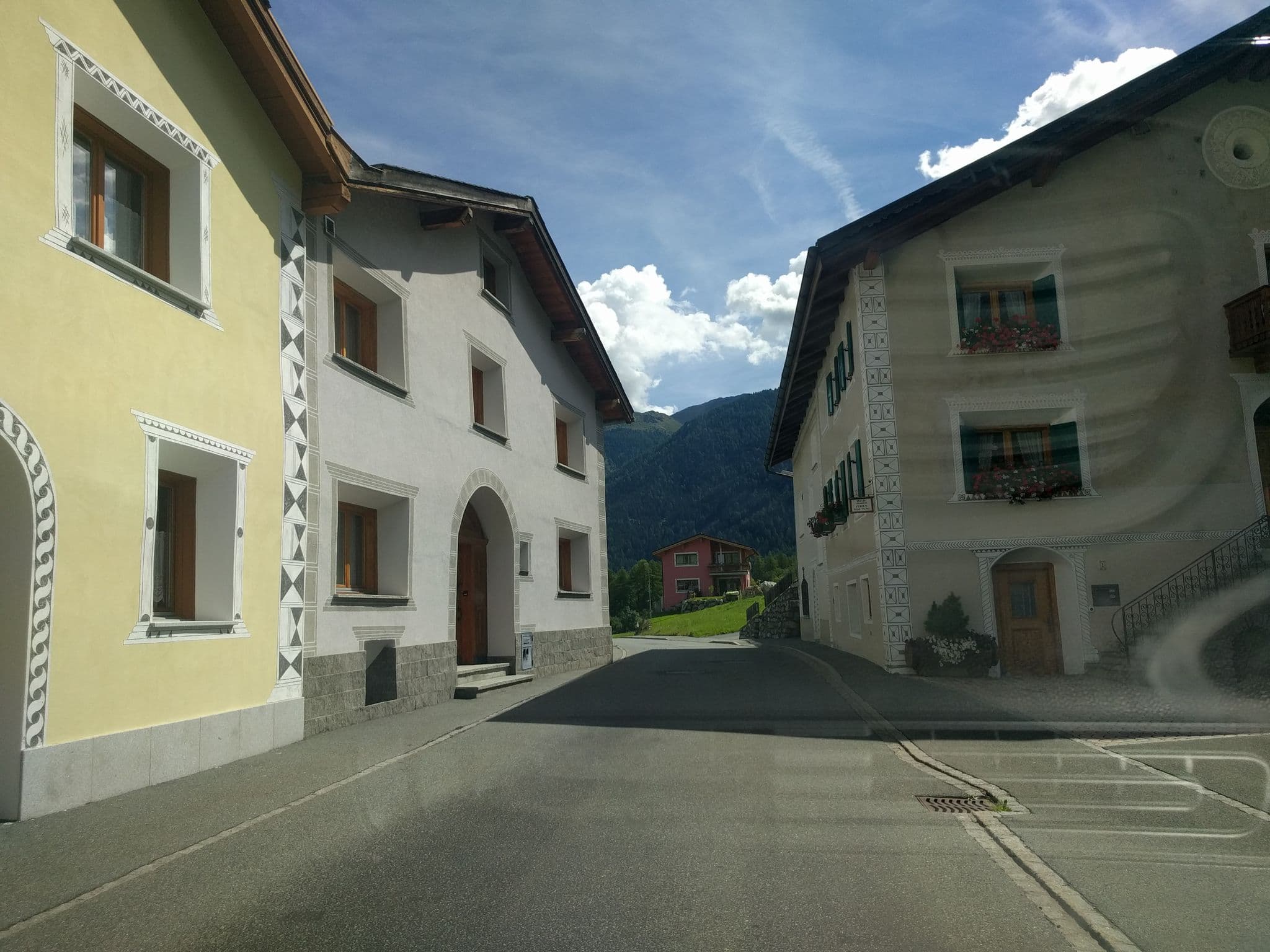 Street view near Hotel Central La Fainera Superior, Scuol — © lumi (CC BY-SA · Mapillary)