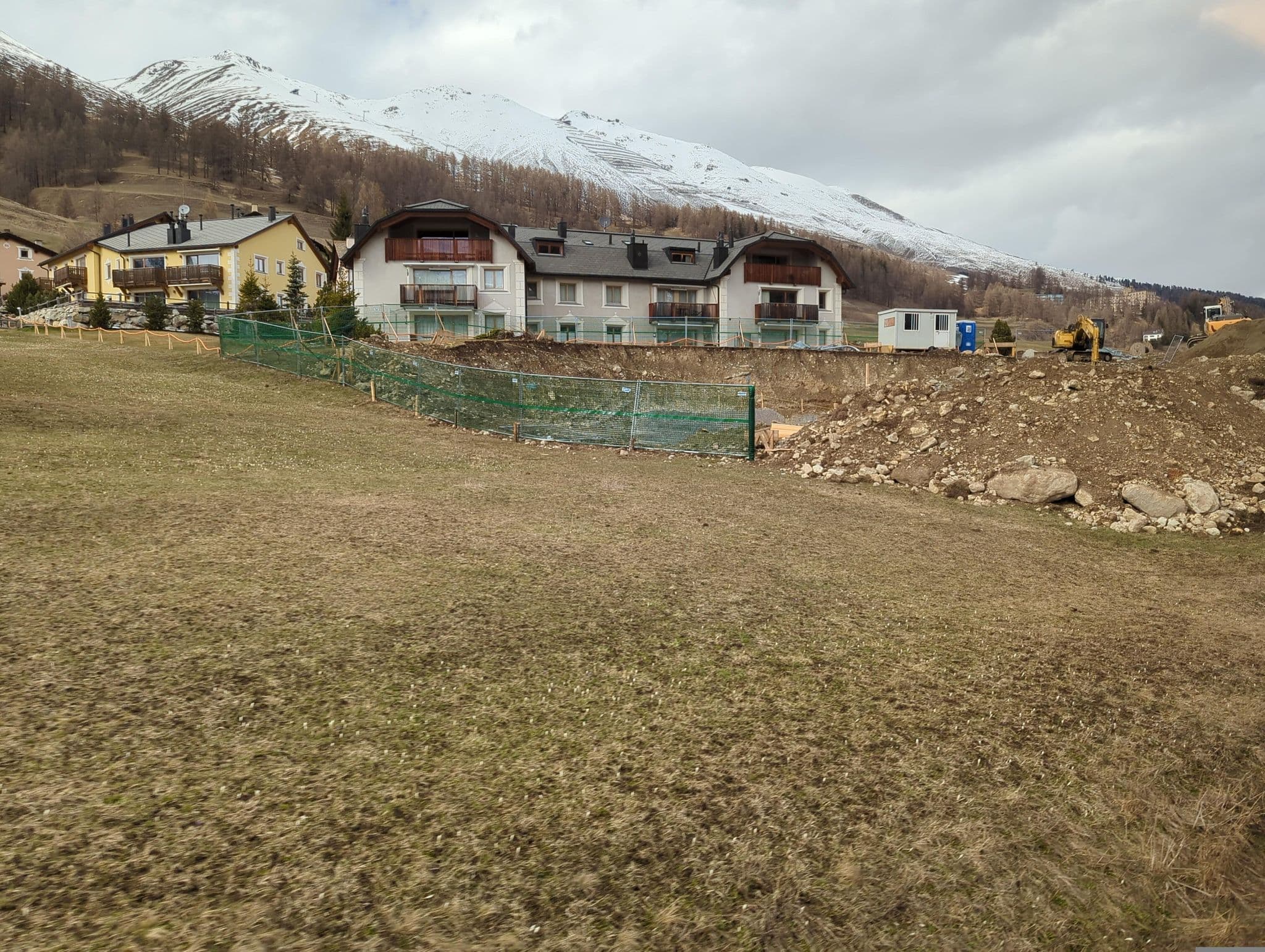 Street view near Chesa Miragolf, Zuoz — © oeschinen (CC BY-SA · Mapillary)