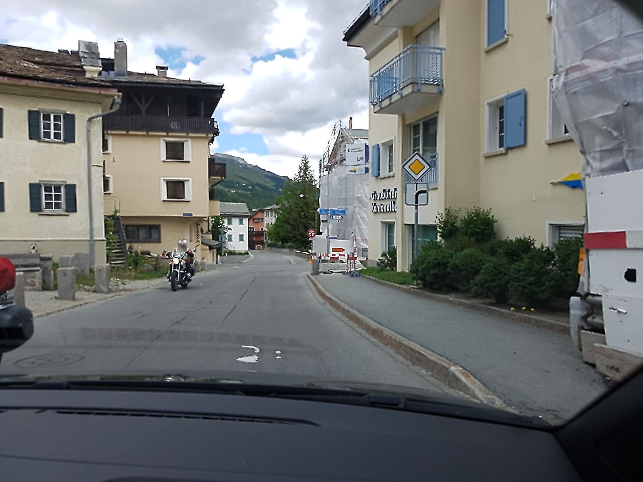 Street view near Julier Palace, St. Moritz — © axe (CC BY-SA · Mapillary)