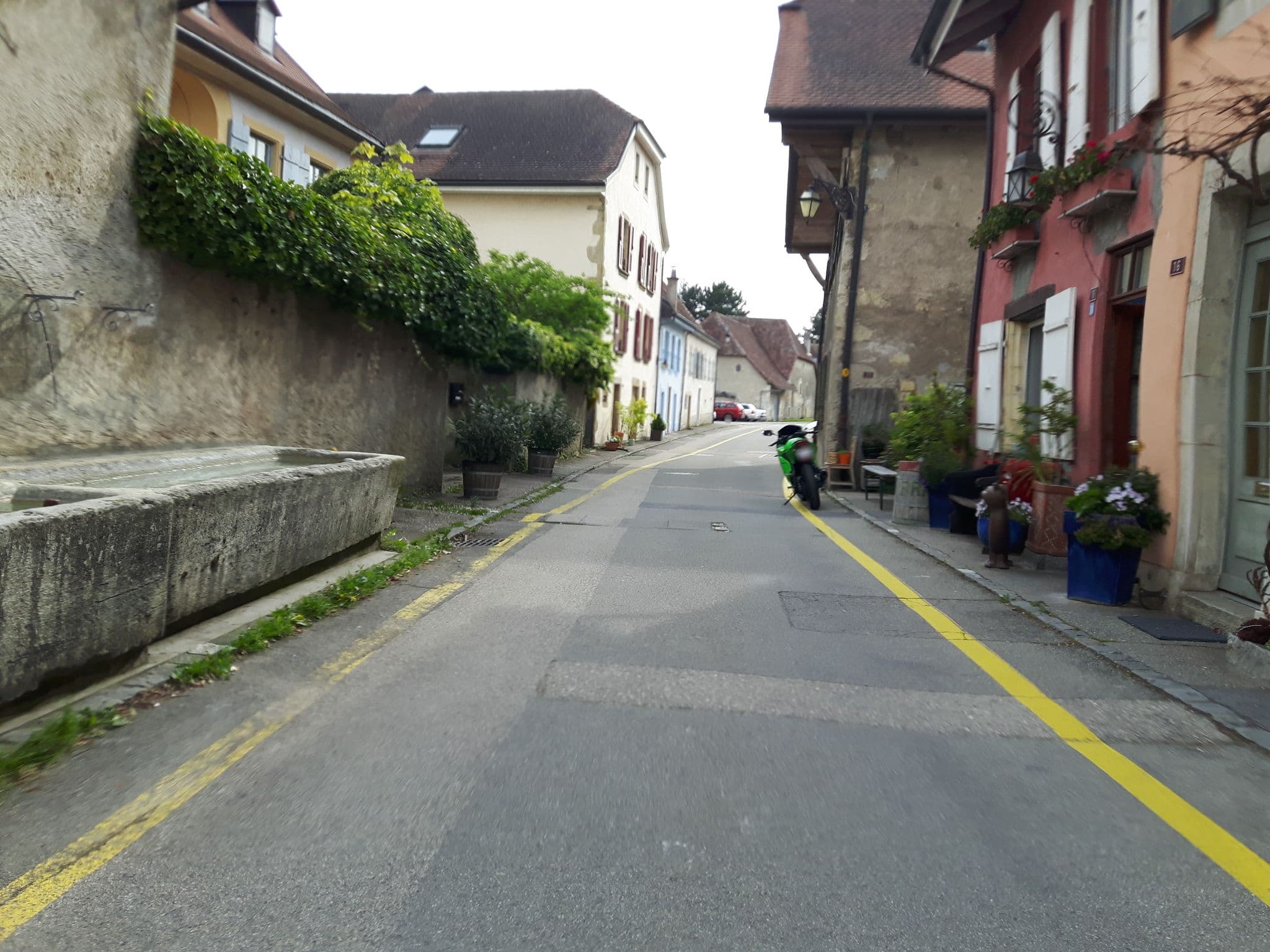 Street view near Hôtel-Restaurant des Bateaux, Yvonand — © changchun1 (CC BY-SA · Mapillary)