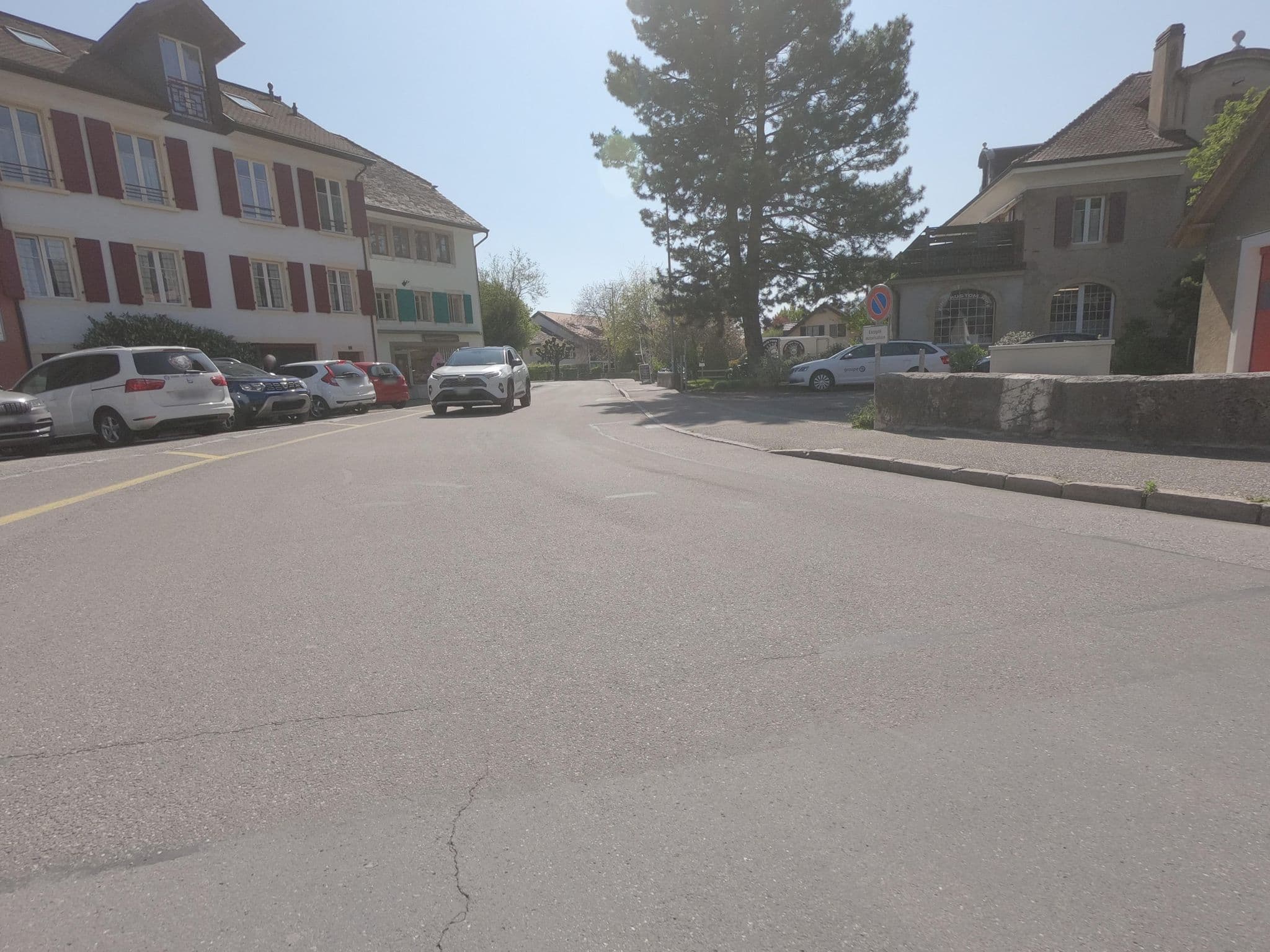 Street view near Hotel Suisse, Le Landeron — © bodo3 (CC BY-SA · Mapillary)