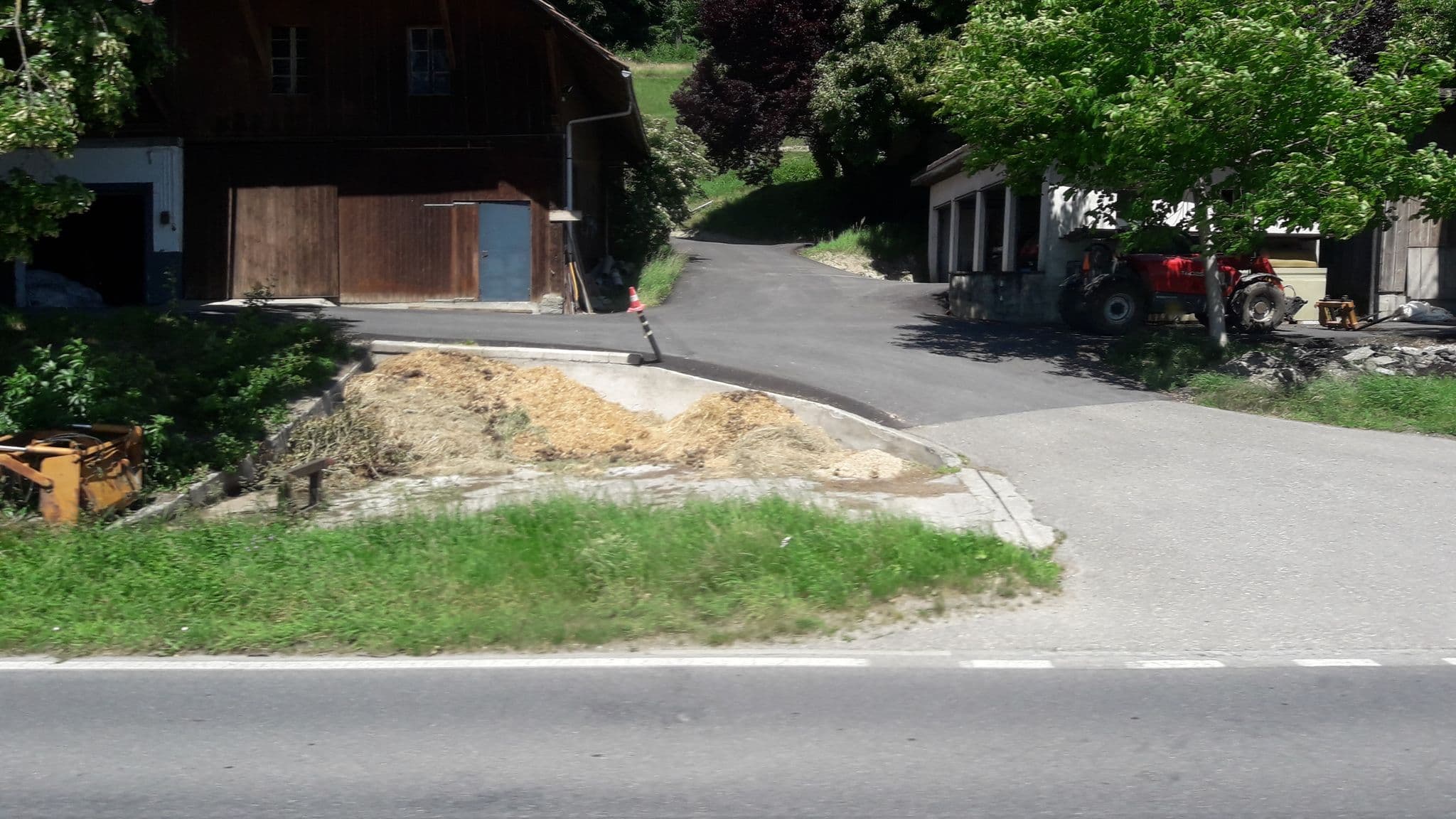 Street view near B&B Brigitte & Martin Gex-Gross, Ins — © bodo3 (CC BY-SA · Mapillary)