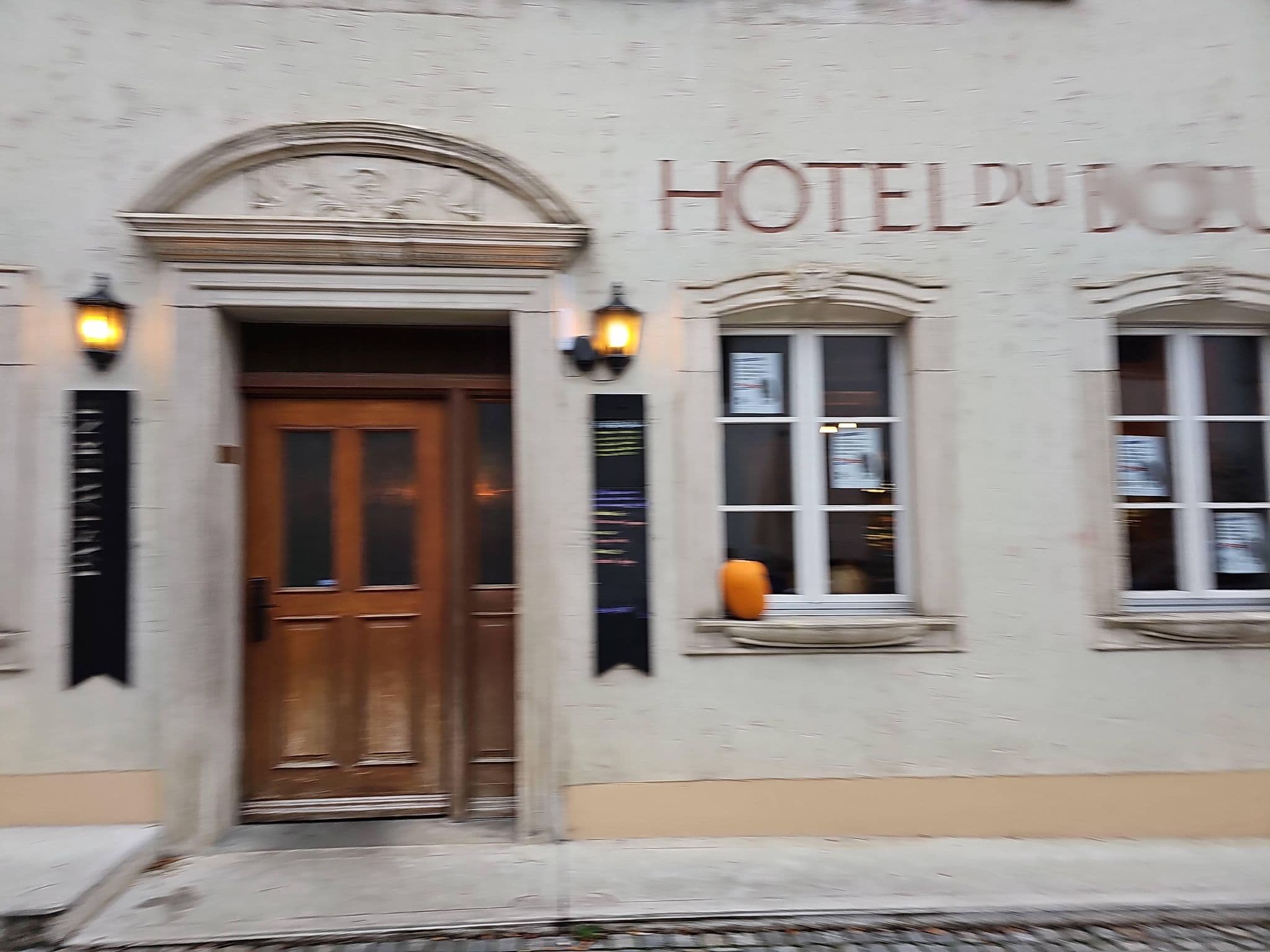 Street view near Hôtel du Boeuf, Courgenay — © DogeZaemon (CC BY-SA · Mapillary)