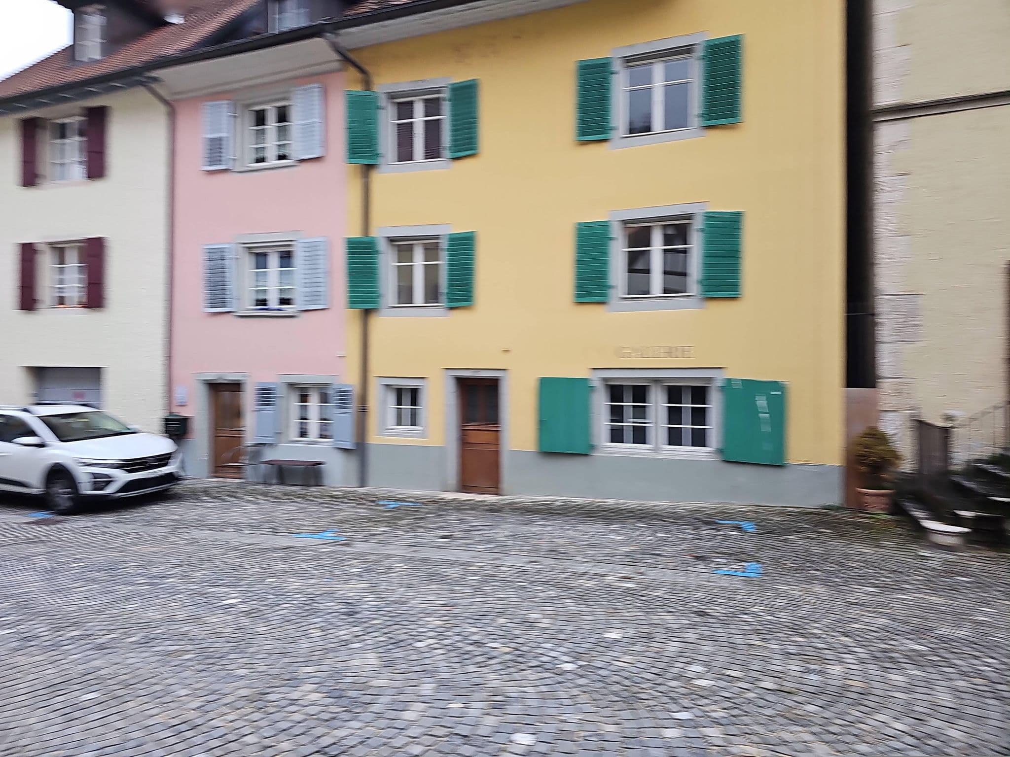 Street view near Hôtel des Deux Clés, Courgenay — © DogeZaemon (CC BY-SA · Mapillary)