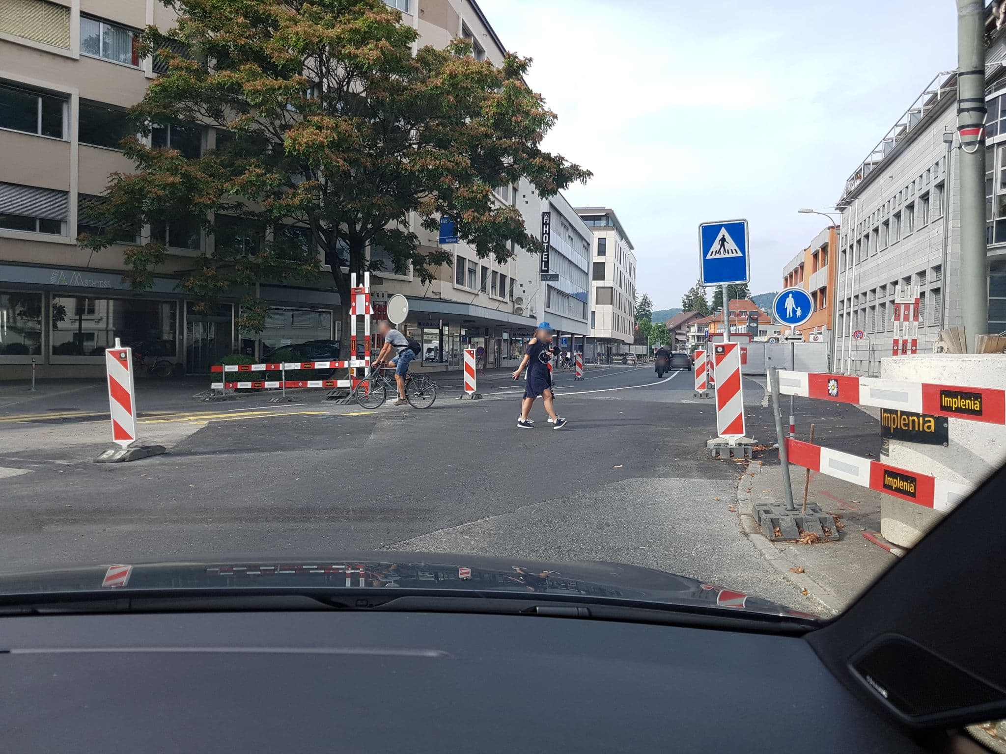 Street view near Hotel Am Schloss, Thun — © axe (CC BY-SA · Mapillary)