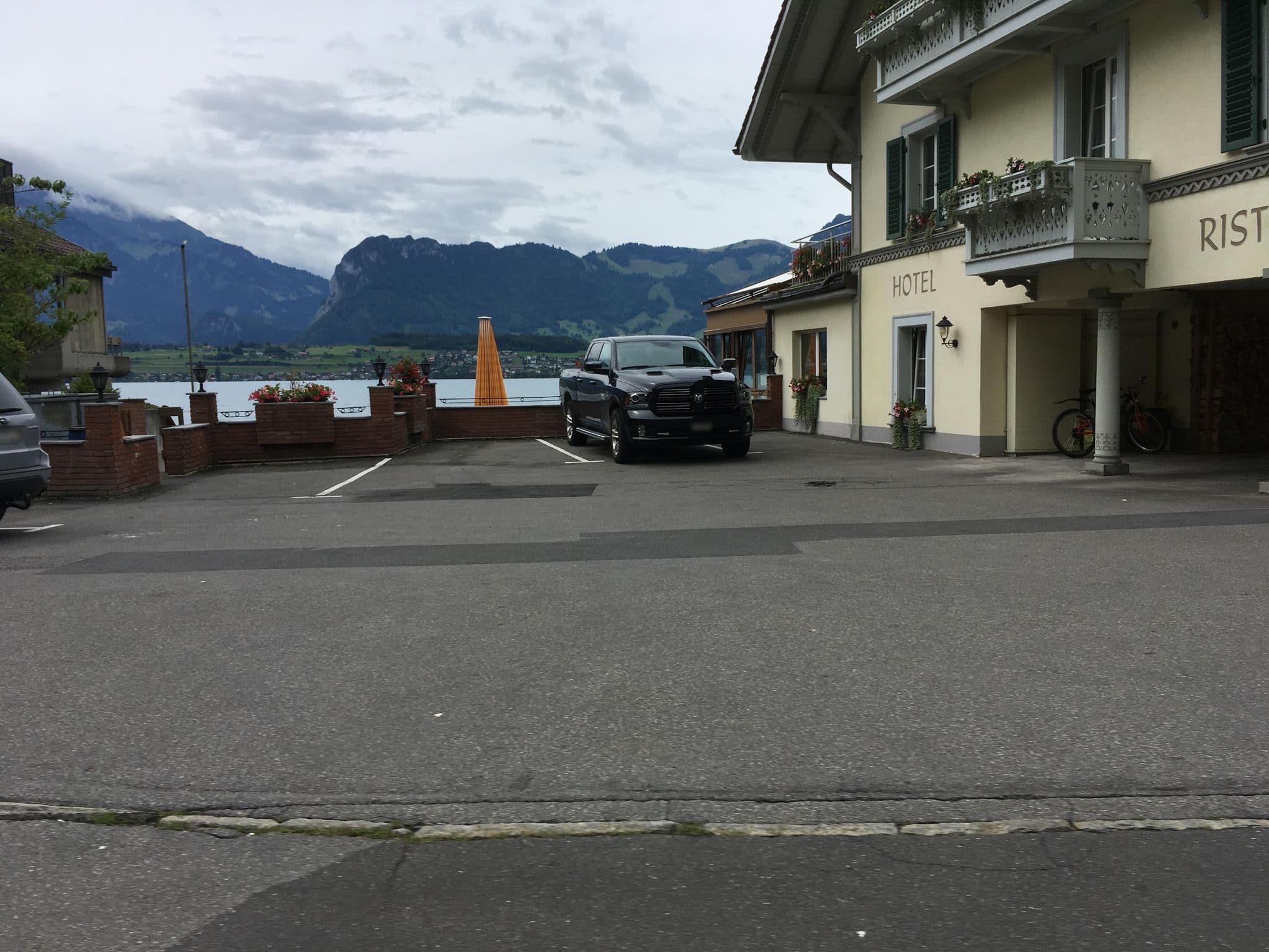 Street view near Restaurant Schönau, Hilterfingen — © beat (CC BY-SA · Mapillary)