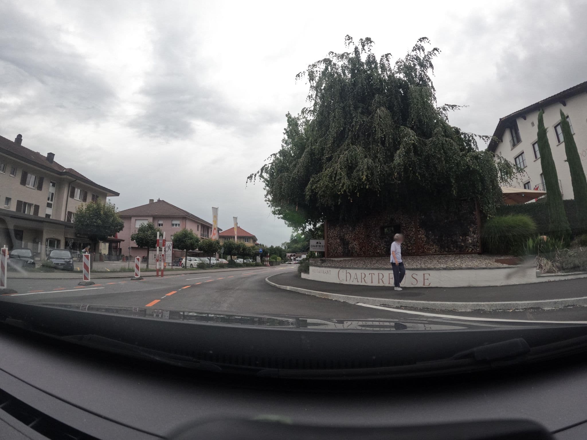 Street view near Chartreuse Appartement, Hilterfingen — © vinisa (CC BY-SA · Mapillary)