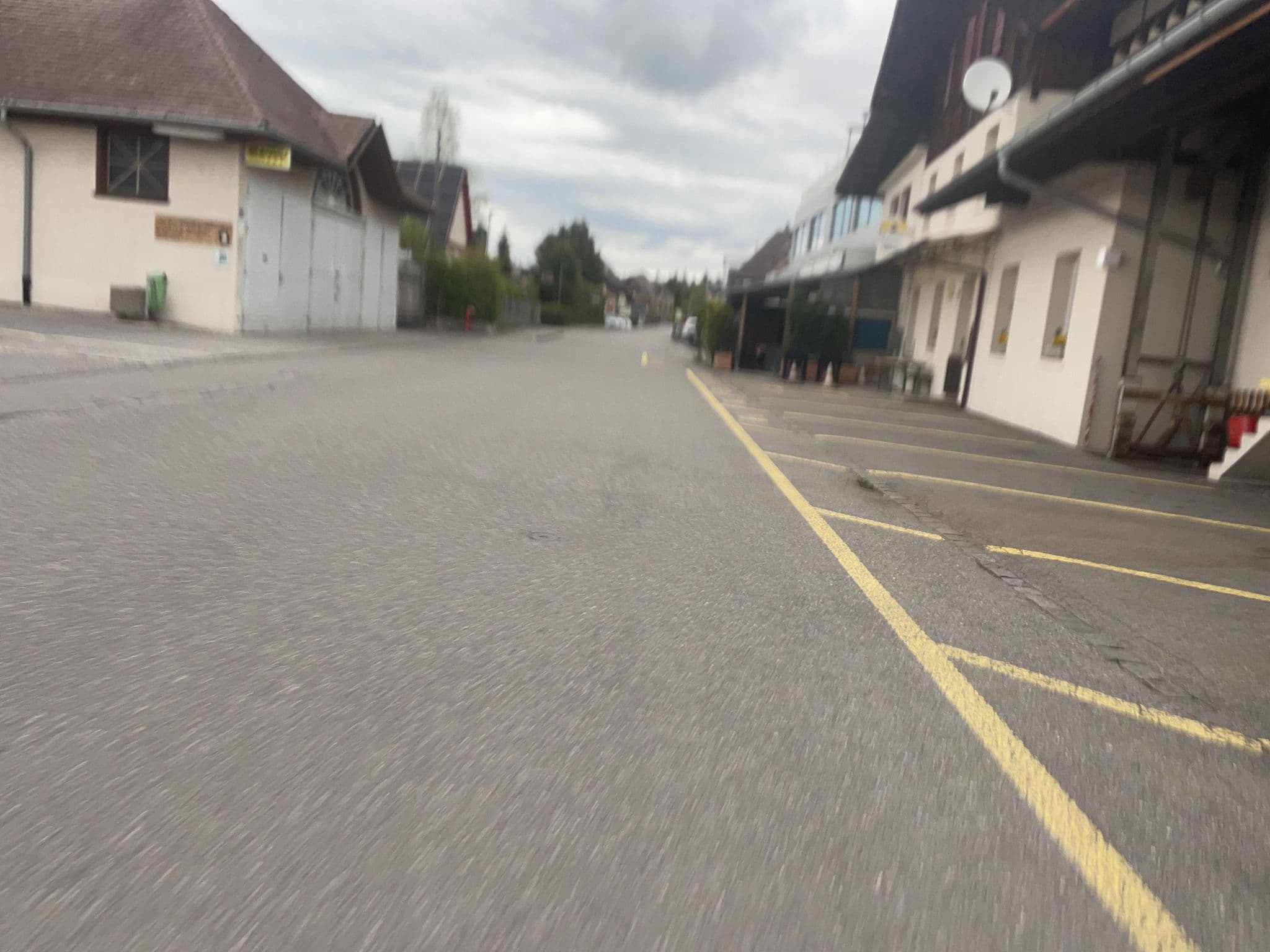 Street view near Standorte, Uttigen — © trac71 (CC BY-SA · Mapillary)
