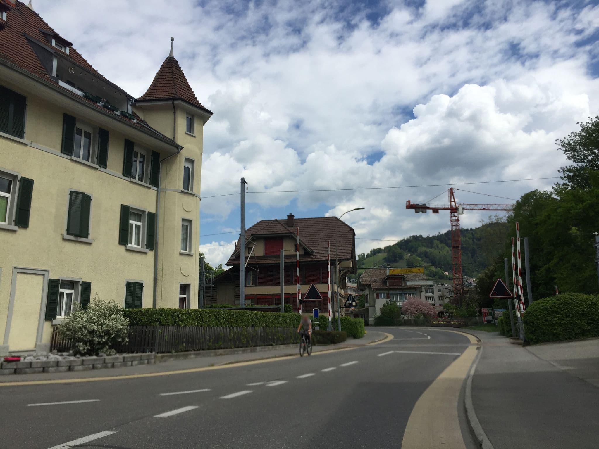 Street view near Peter Zehnder Gasthof Bellevue, Thun — © trac71 (CC BY-SA · Mapillary)