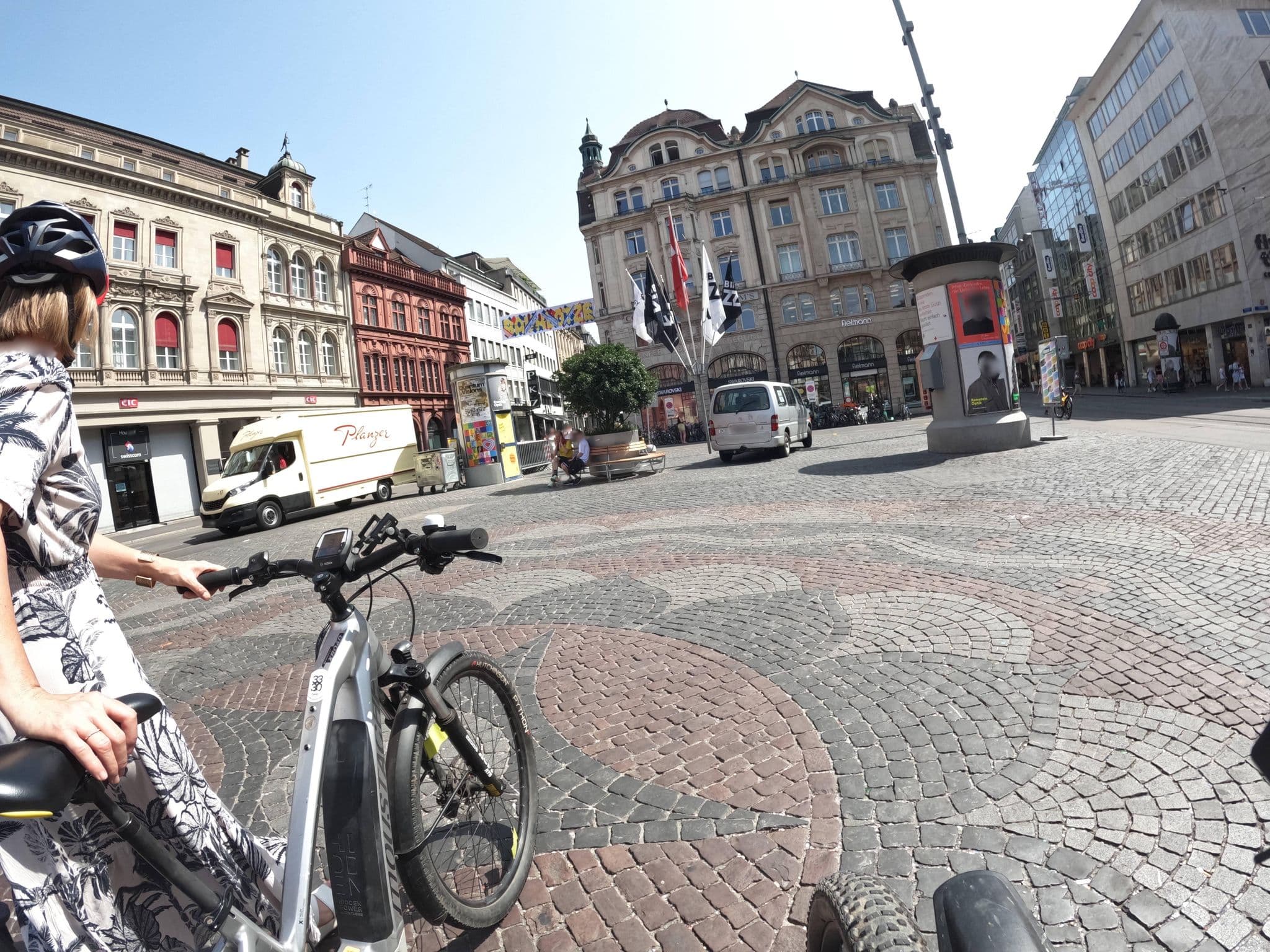 Street view near Basel, Basel — © vinisa (CC BY-SA · Mapillary)