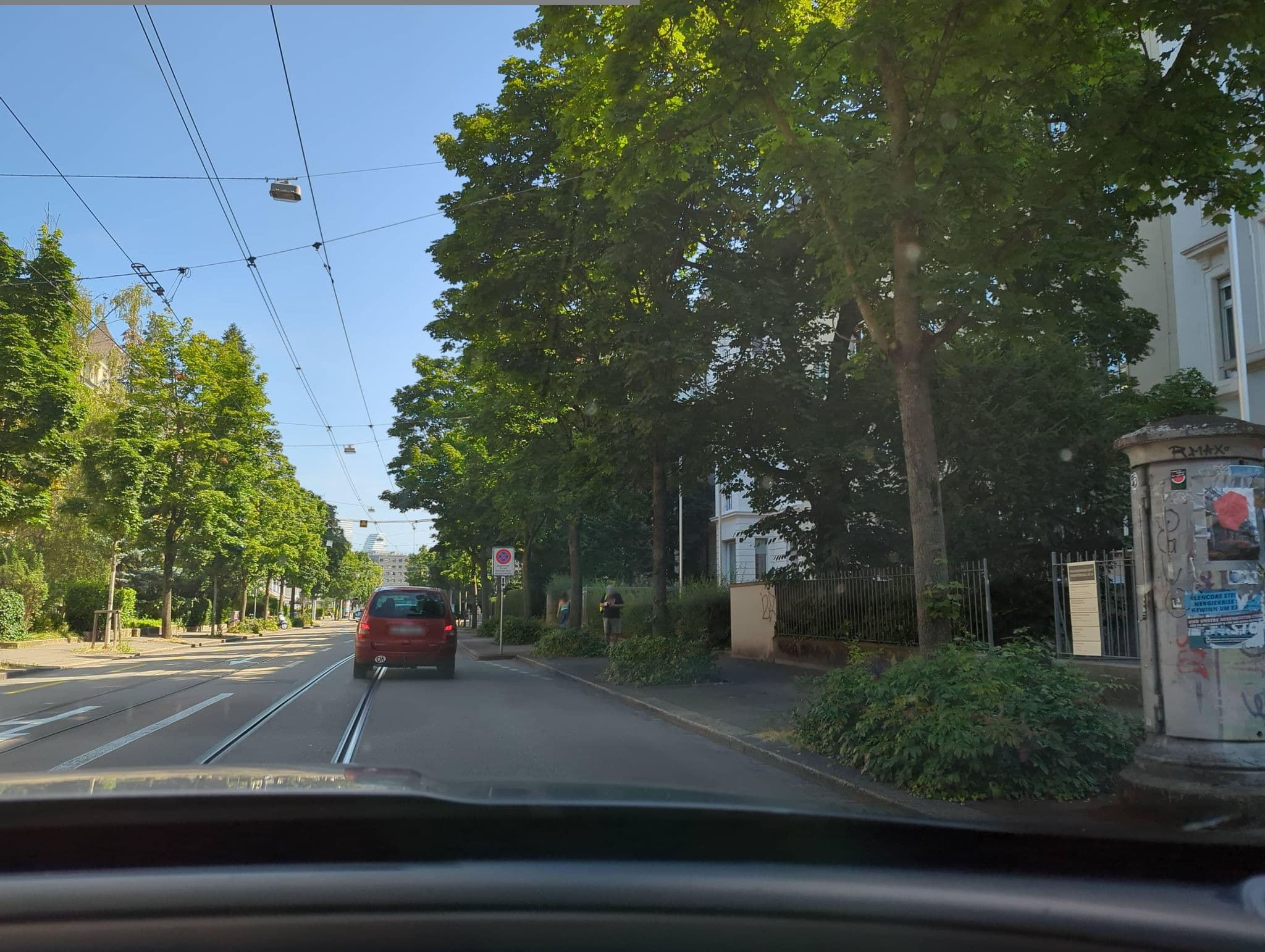 Street view near Altun Reisen, Binningen — © fcignat (CC BY-SA · Mapillary)