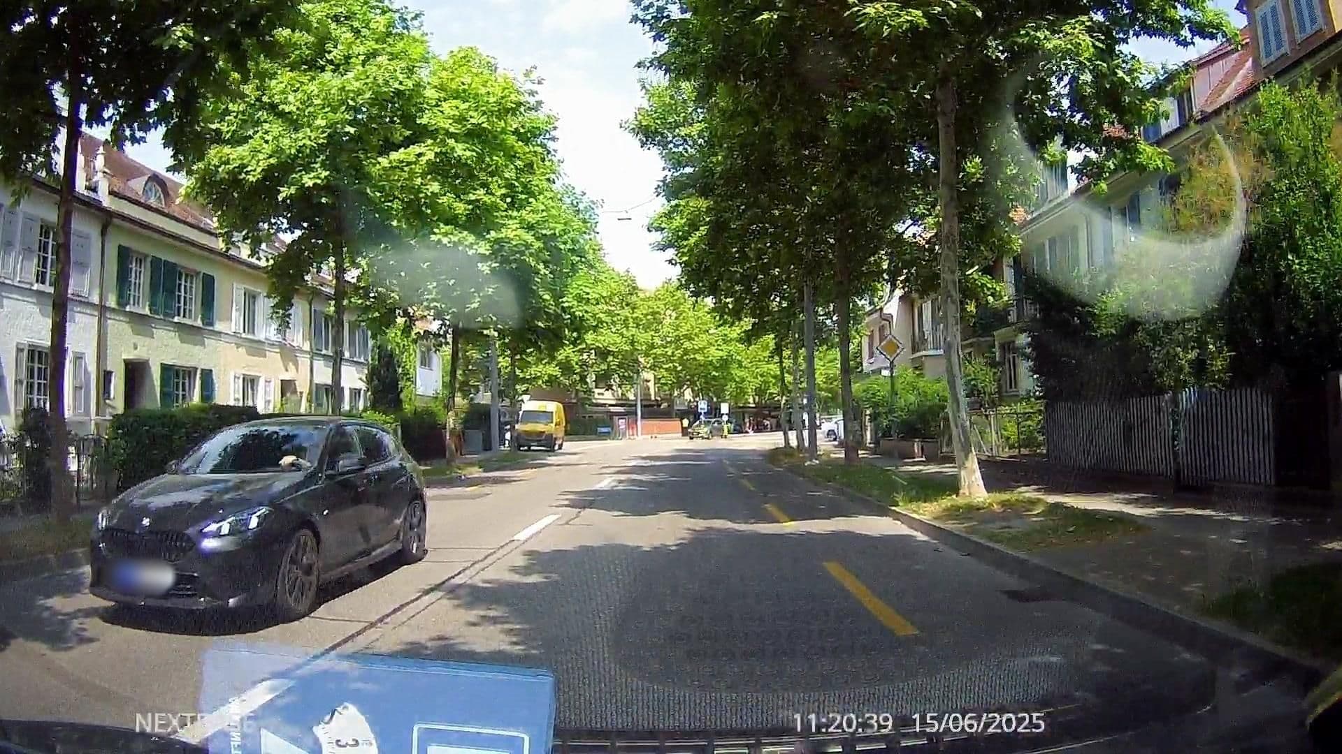 Street view near 3 Chambres Au Soleil, Basel — © derlipper (CC BY-SA · Mapillary)