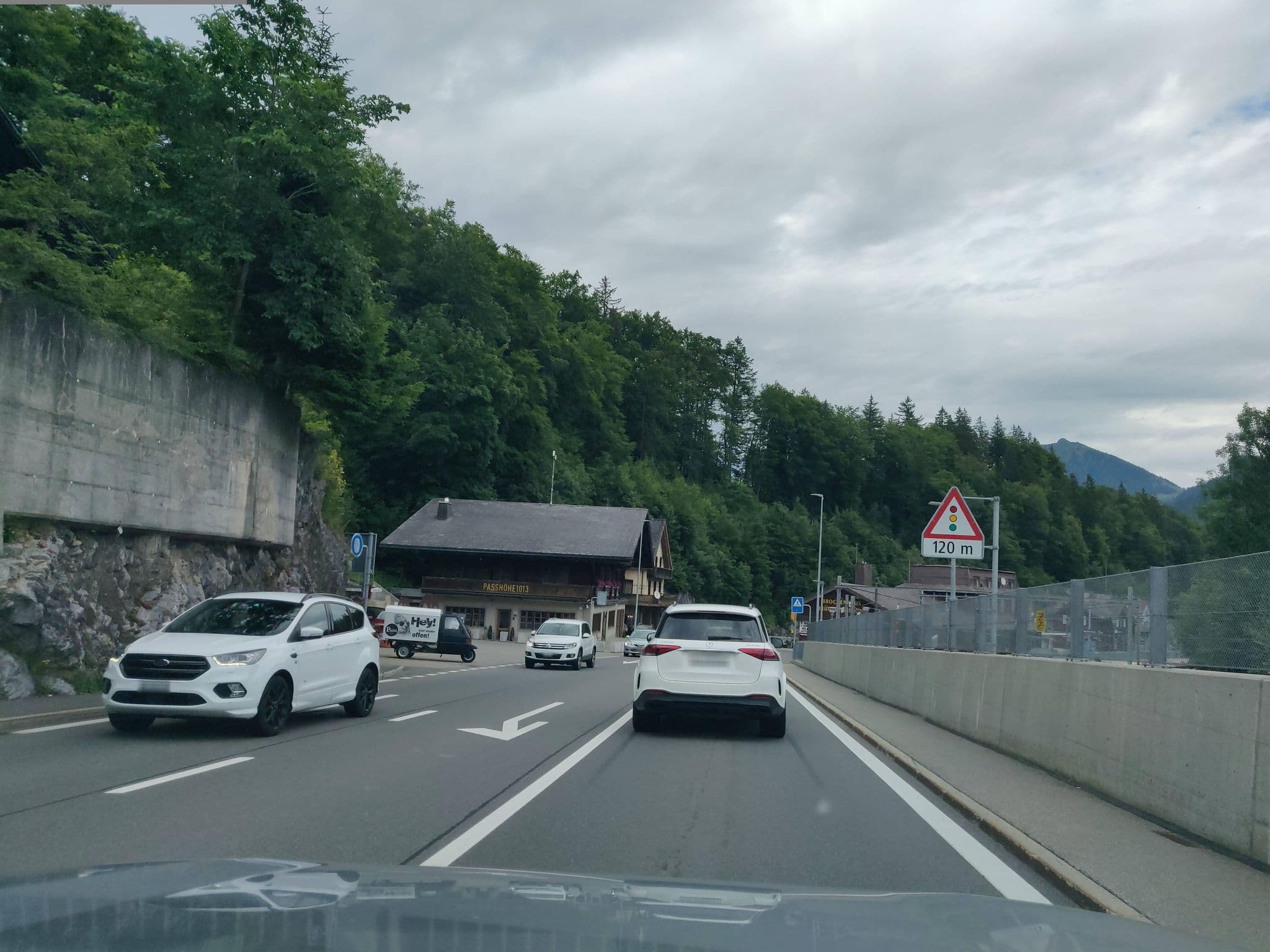 Street view near Chalet uf der Schanz, Lungern — © Yha1 (CC BY-SA · Mapillary)