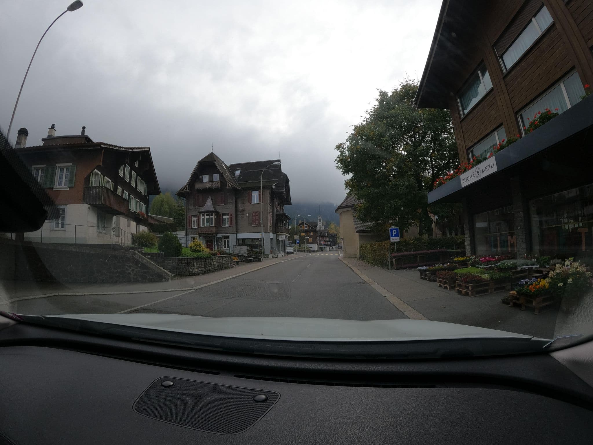 Street view near Hotel Rössli, Lungern — © alediwi (CC BY-SA · Mapillary)