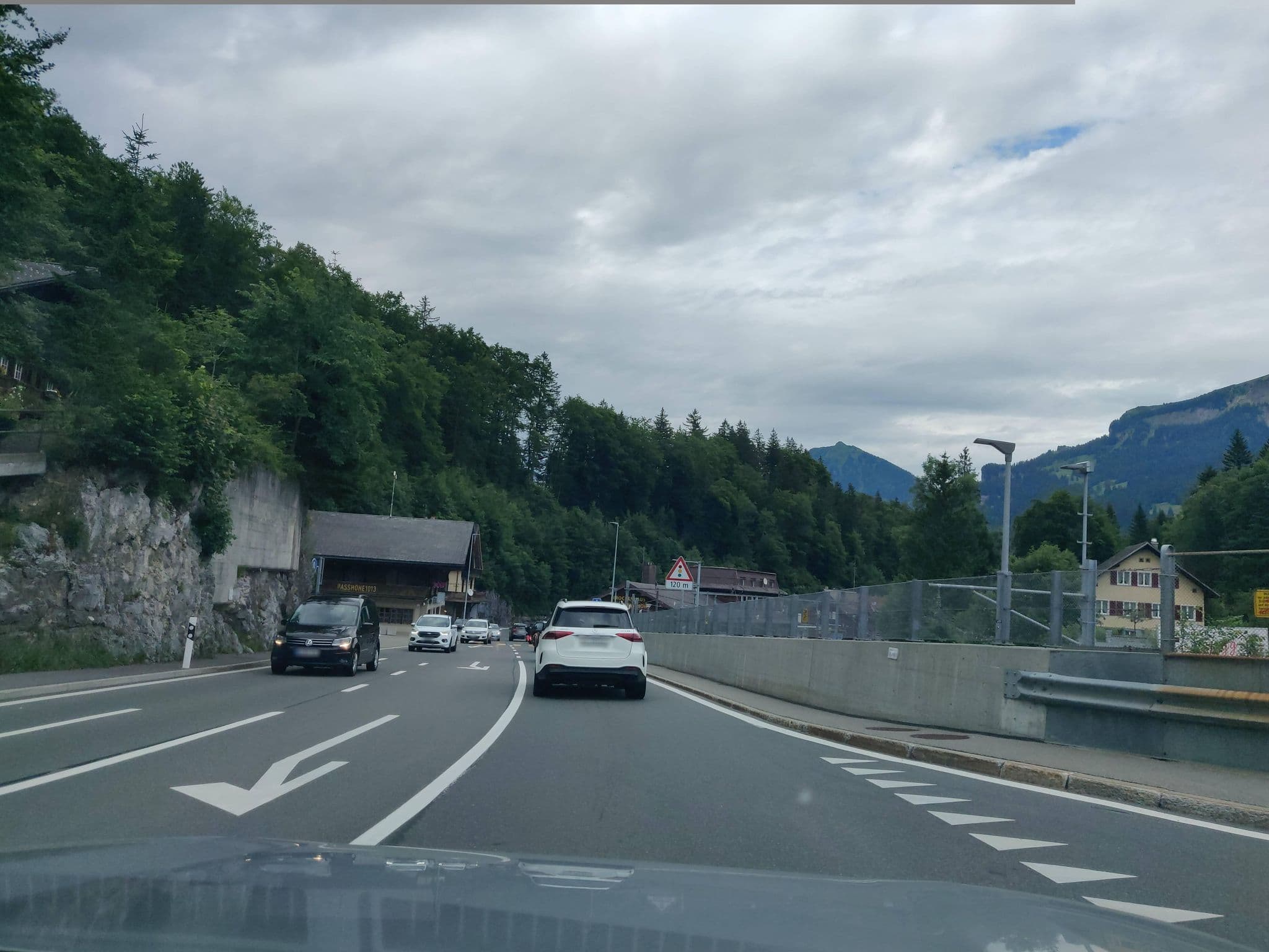 Street view near Pension Chalet Silvana, Lungern — © Yha1 (CC BY-SA · Mapillary)