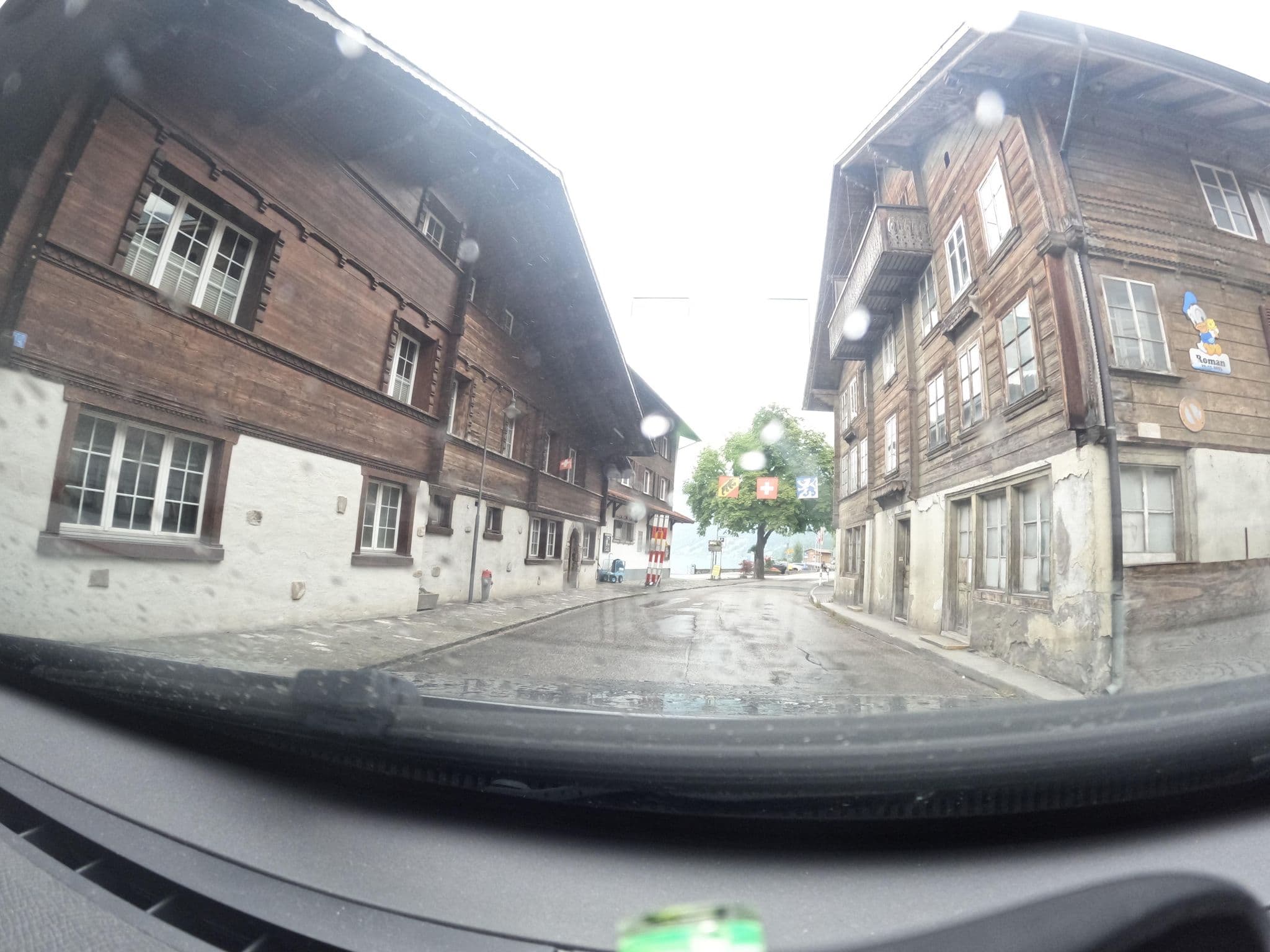 Street view near Hotel-Restaurant Löwen, Brienz — © vinisa (CC BY-SA · Mapillary)