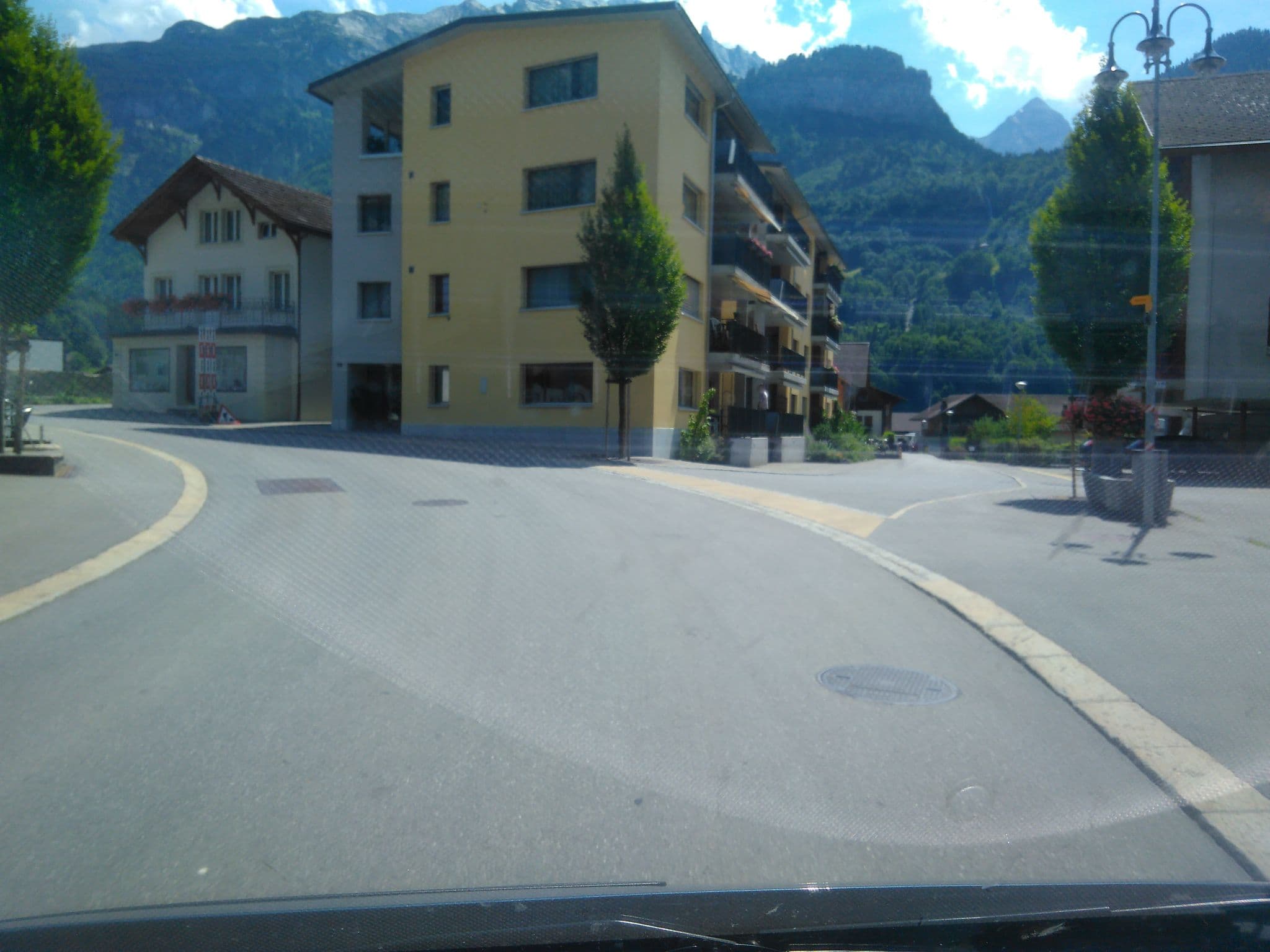 Street view near Alpbachstrasse 4, Meiringen, Meiringen — © mknight (CC BY-SA · Mapillary)