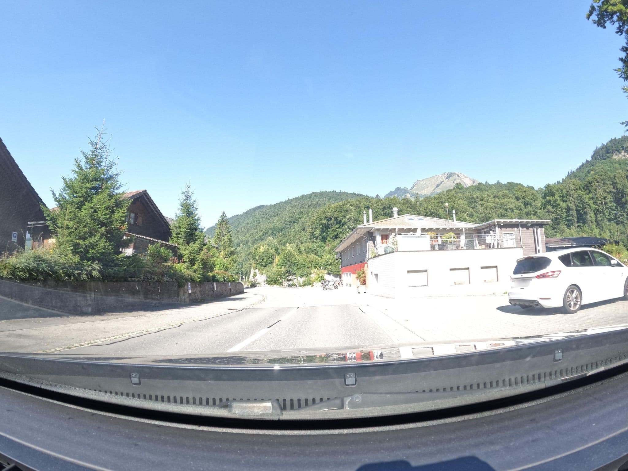 Street view near Bella Romantica, Lungern — © vinisa (CC BY-SA · Mapillary)
