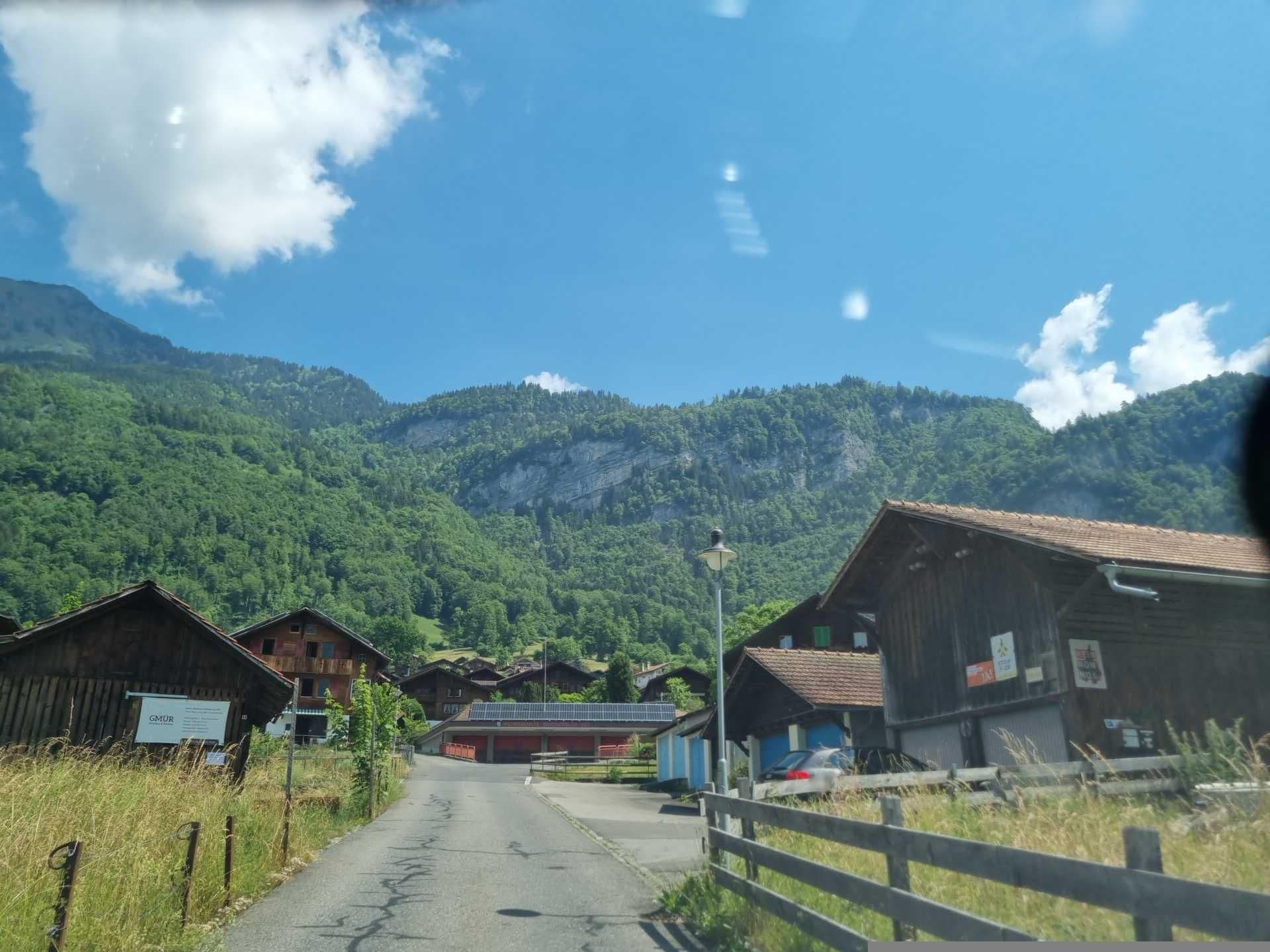 Street view near Apartment Oeltschiblick Brienzwiler, Brienz — © Yha1 (CC BY-SA · Mapillary)