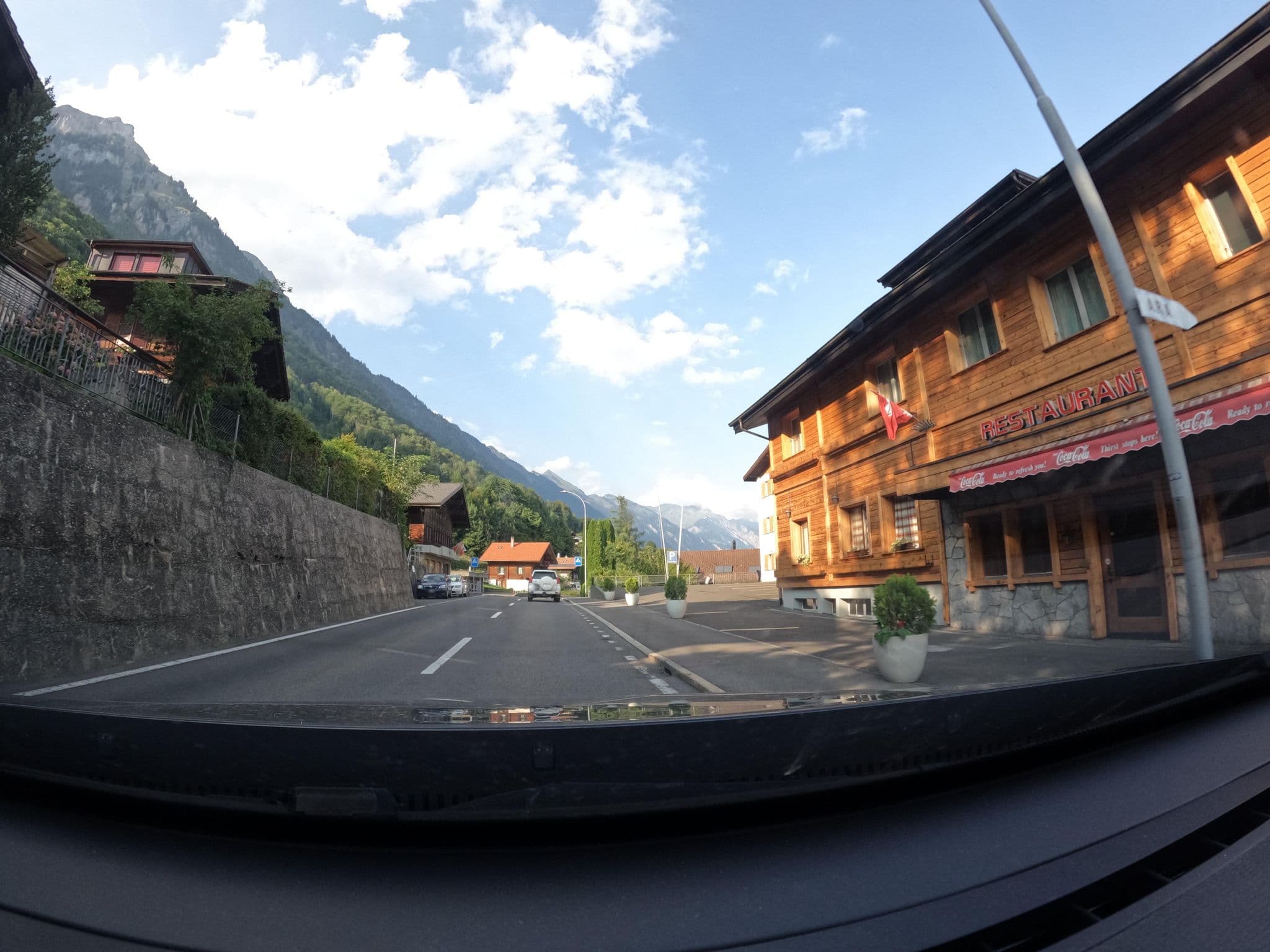 Street view near Hotel Lakeview, Ringgenberg — © vinisa (CC BY-SA · Mapillary)