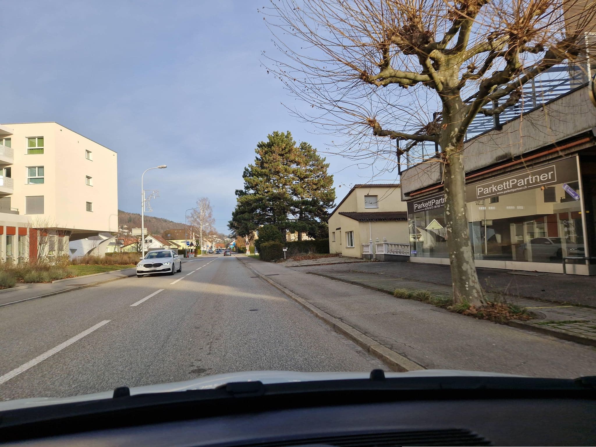 Street view near Hotel Rondo, Oensingen — © chrisbeddow (CC BY-SA · Mapillary)