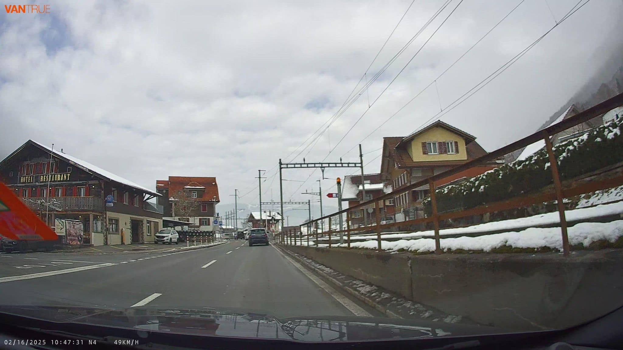 Street view near Hotel Kaiserstuhl, Giswil — © fcignat (CC BY-SA · Mapillary)