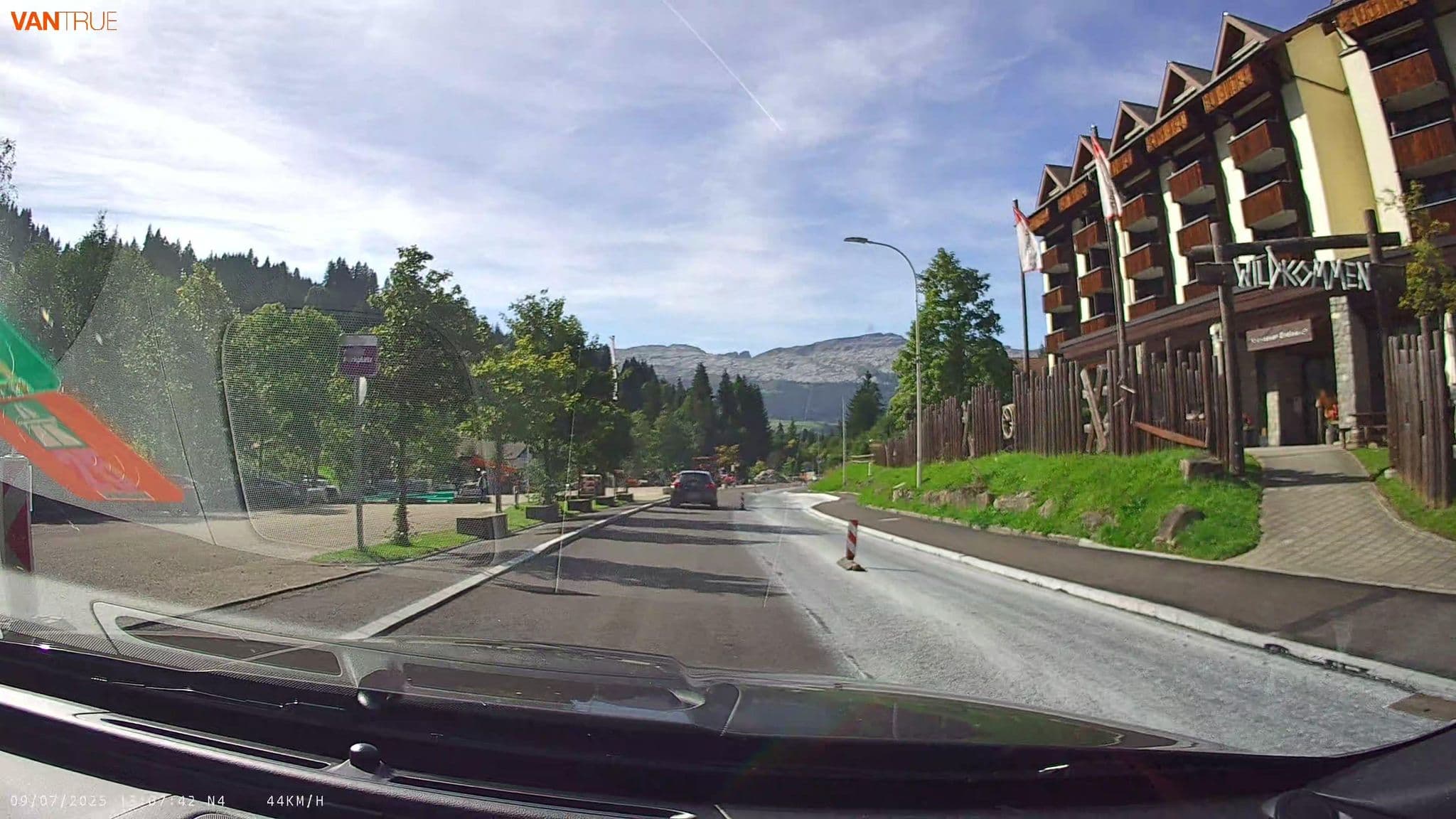Street view near Ferienresidenz Hapimag, Brienz — © fcignat (CC BY-SA · Mapillary)