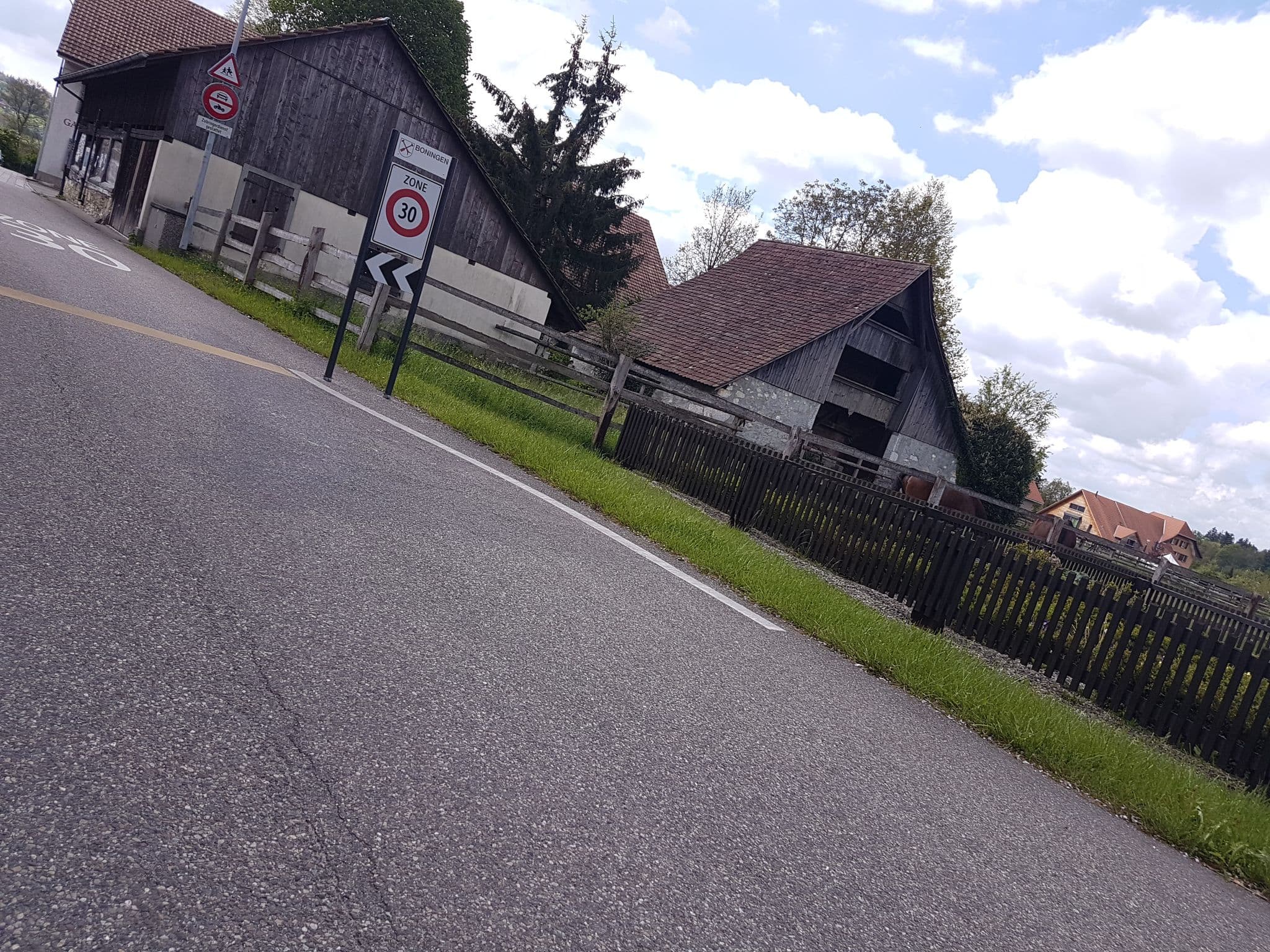 Street view near Landgasthof Kreuz Peter Weber, Gunzgen — © changchun1 (CC BY-SA · Mapillary)