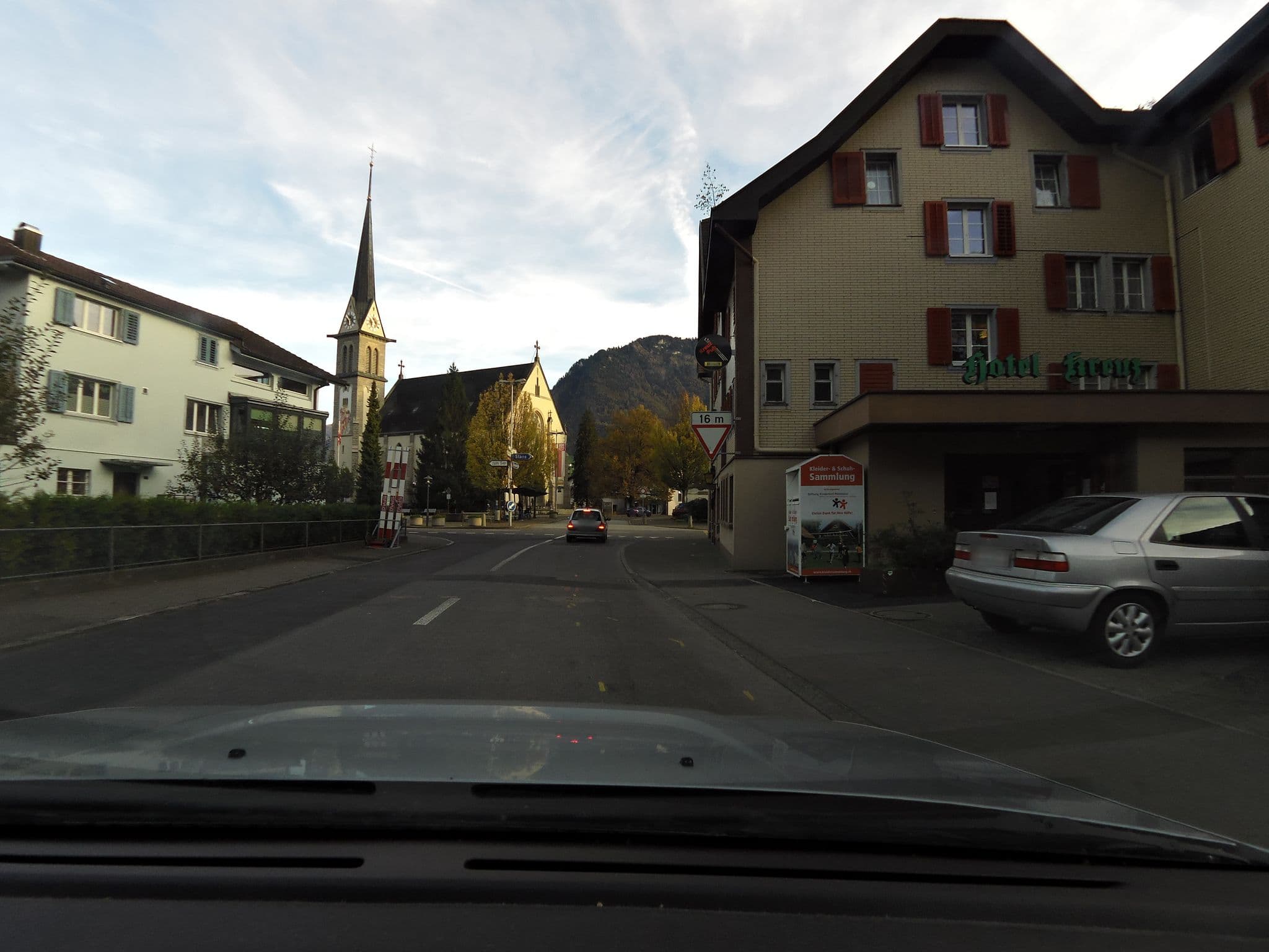Street view near Hotel Kreuz, Ennetbürgen — © osmhikers (CC BY-SA · Mapillary)