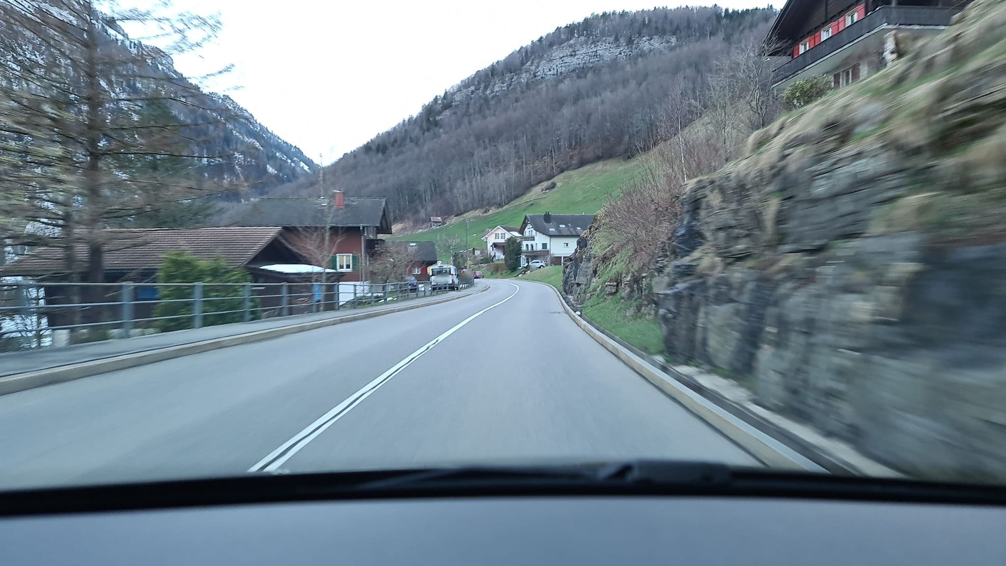 Street view near Das Ideenhaus, Emmetten — © alexanderar (CC BY-SA · Mapillary)
