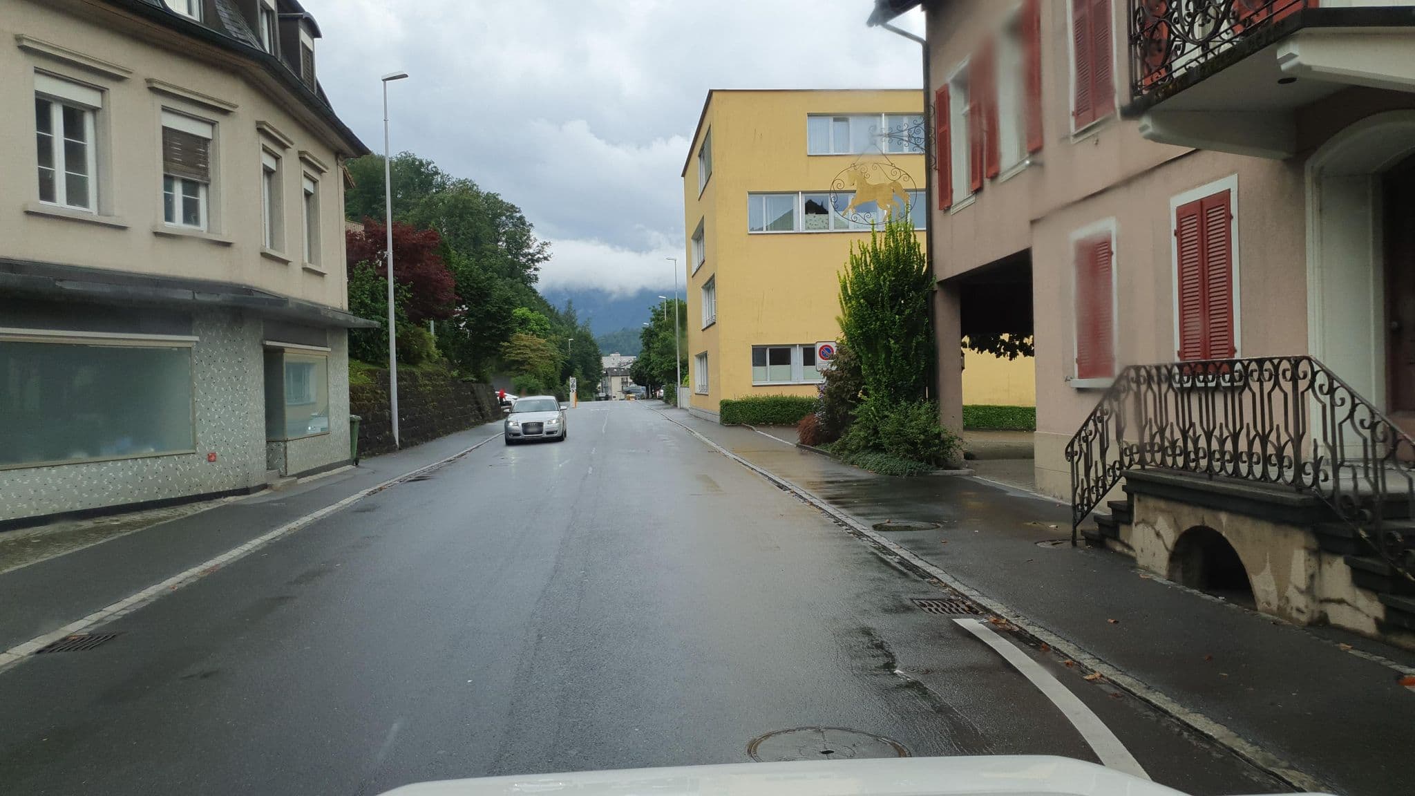 Street view near Hotel Roessli, Horw — © strassenfeger (CC BY-SA · Mapillary)