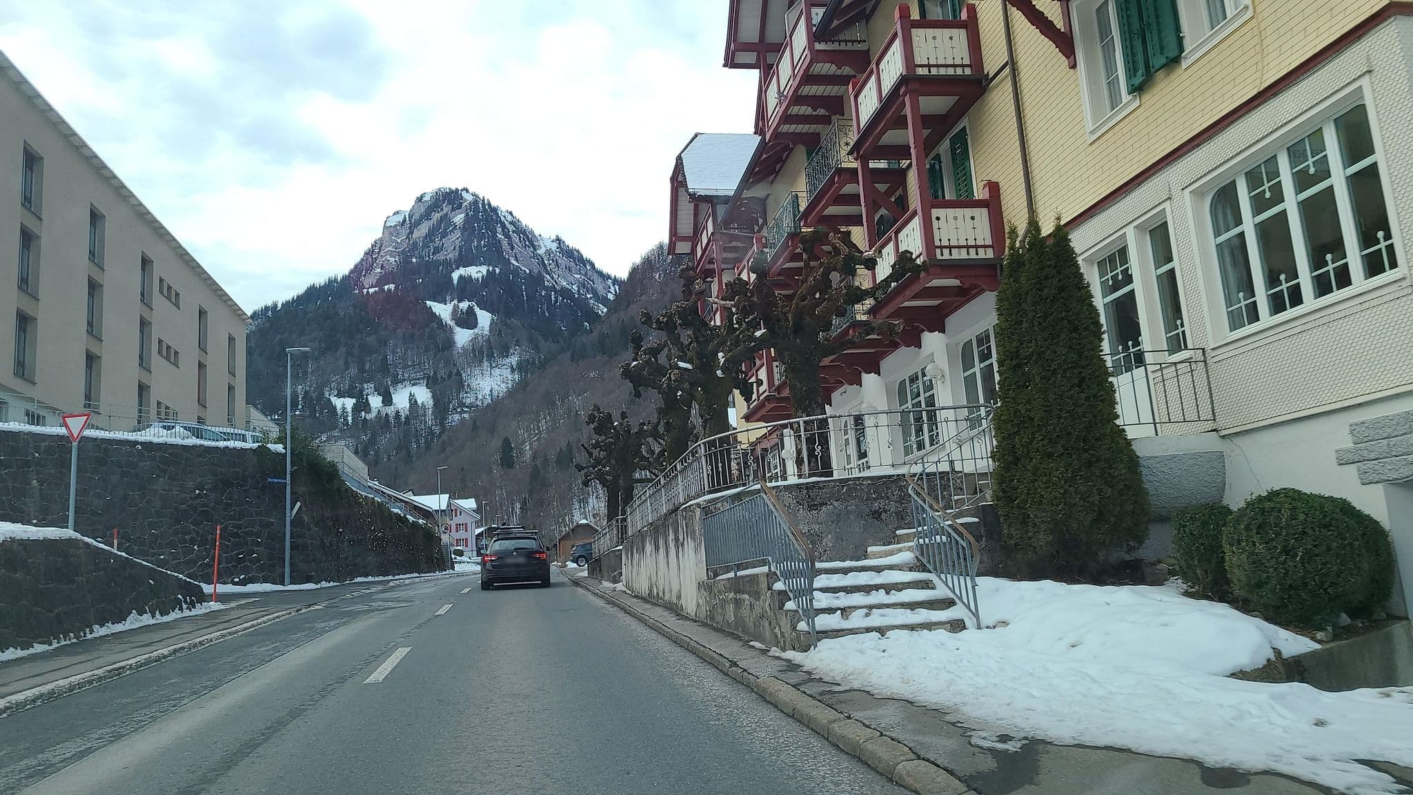 Street view near Hotel Alpenhof Post, Melchtal, Sachseln — © chrisbeddow (CC BY-SA · Mapillary)