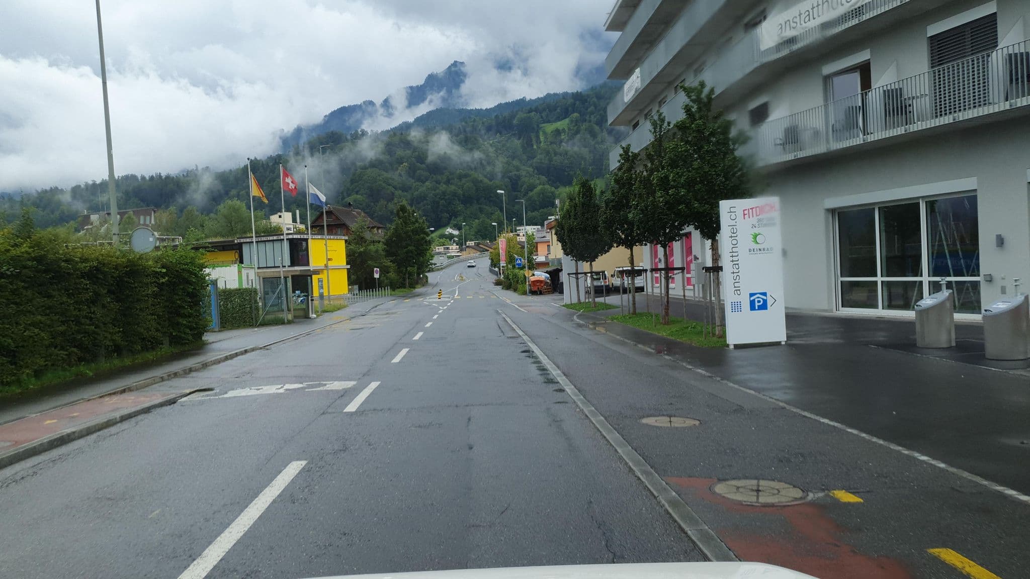 Street view near Anstatthotel, Horw — © strassenfeger (CC BY-SA · Mapillary)