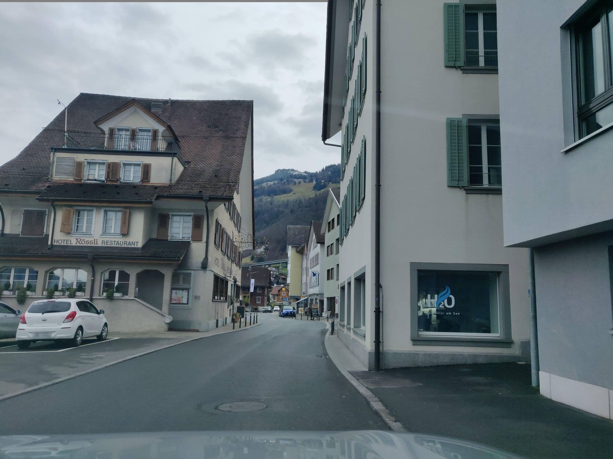 Street view near Hotel Mond, Beckenried — © Yha1 (CC BY-SA · Mapillary)