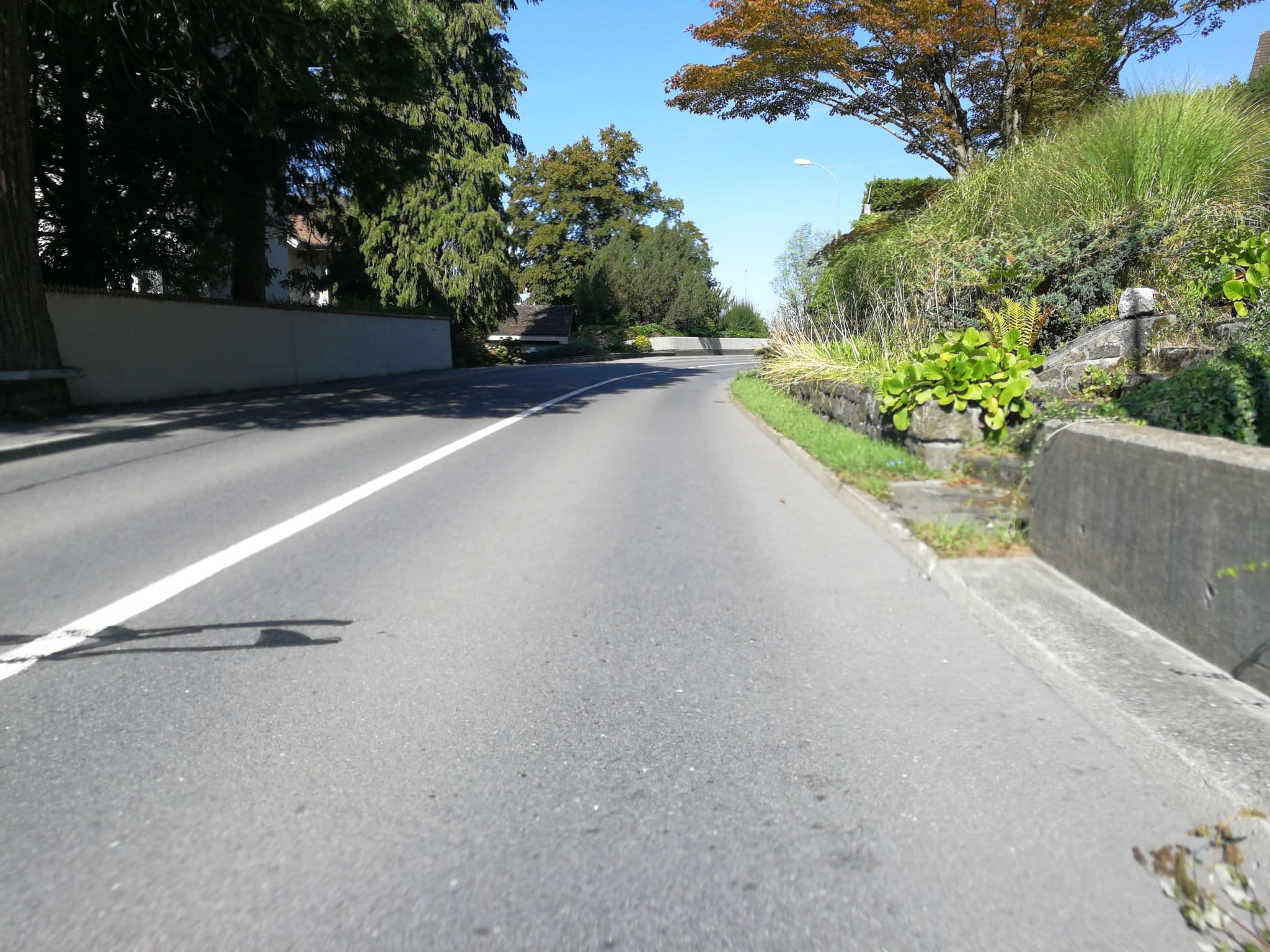 Street view near Pension Lauigrund Garni, Vitznau — © barbe45 (CC BY-SA · Mapillary)