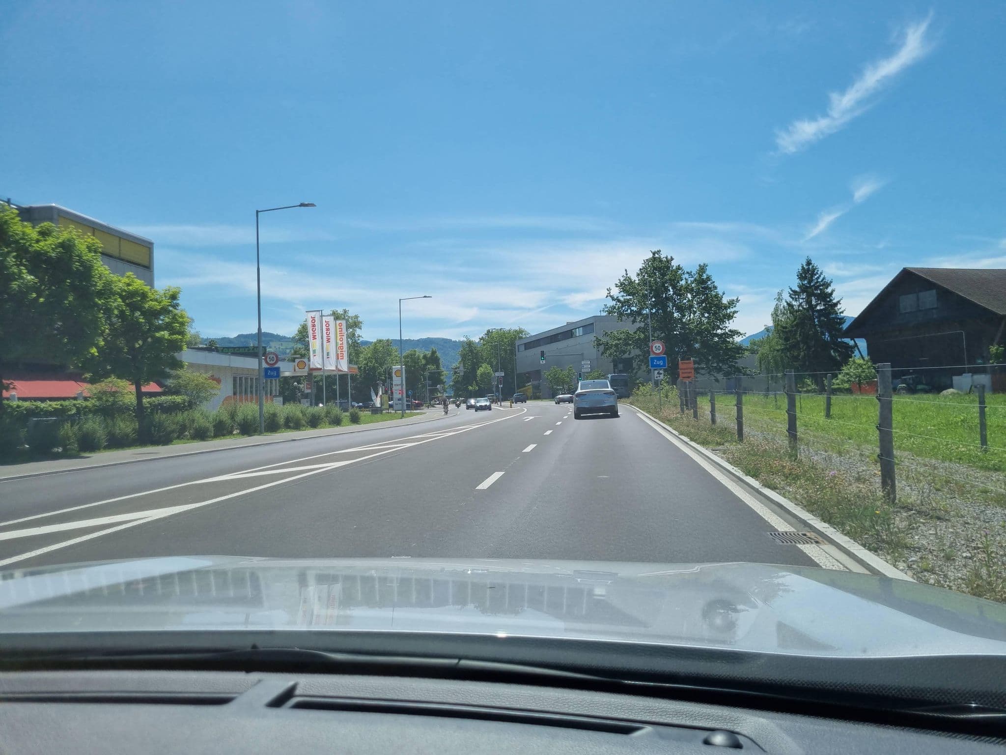 Street view near Swiss Hotel Cham, Steinhausen — © Yha1 (CC BY-SA · Mapillary)