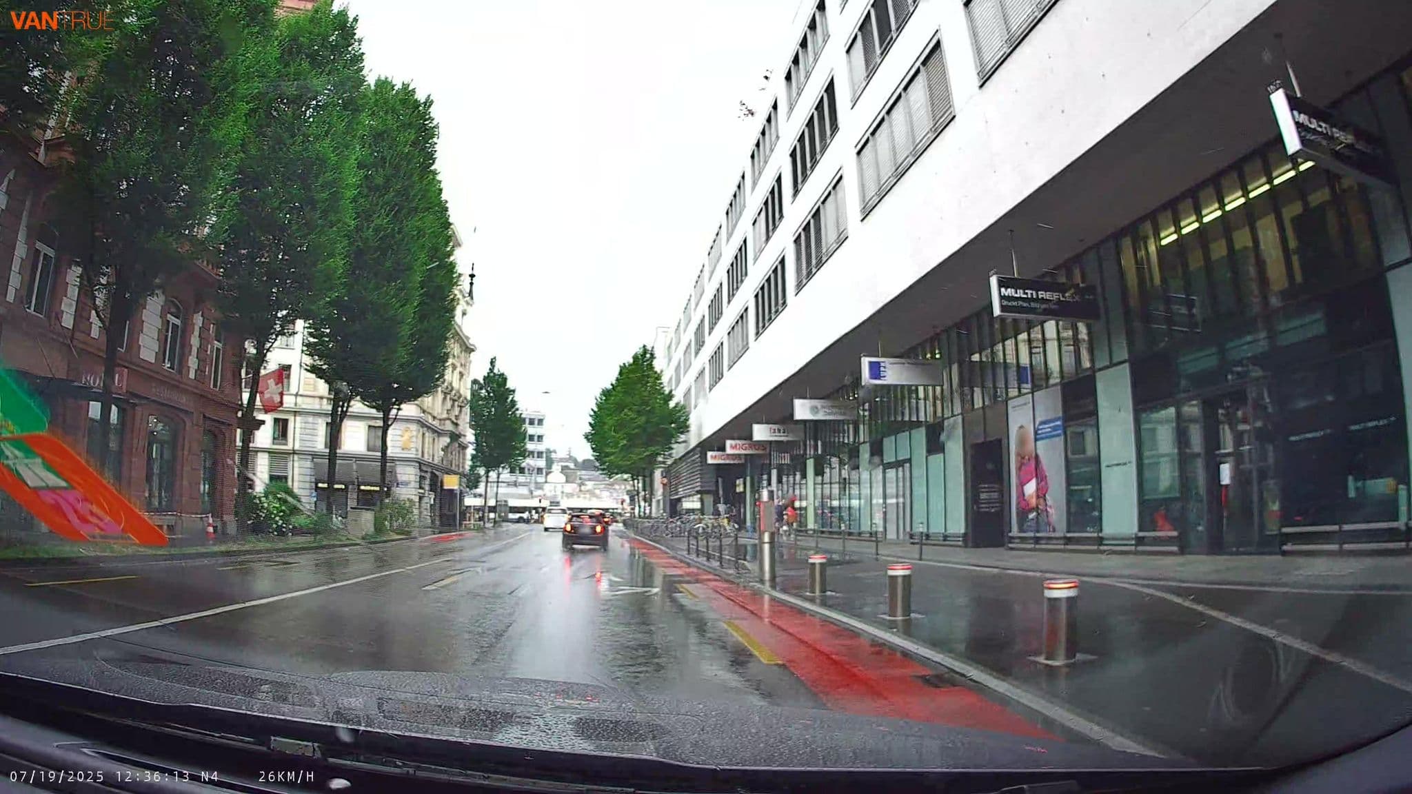 Street view near Suite Hotel Waldstätterhof, Luzern — © fcignat (CC BY-SA · Mapillary)