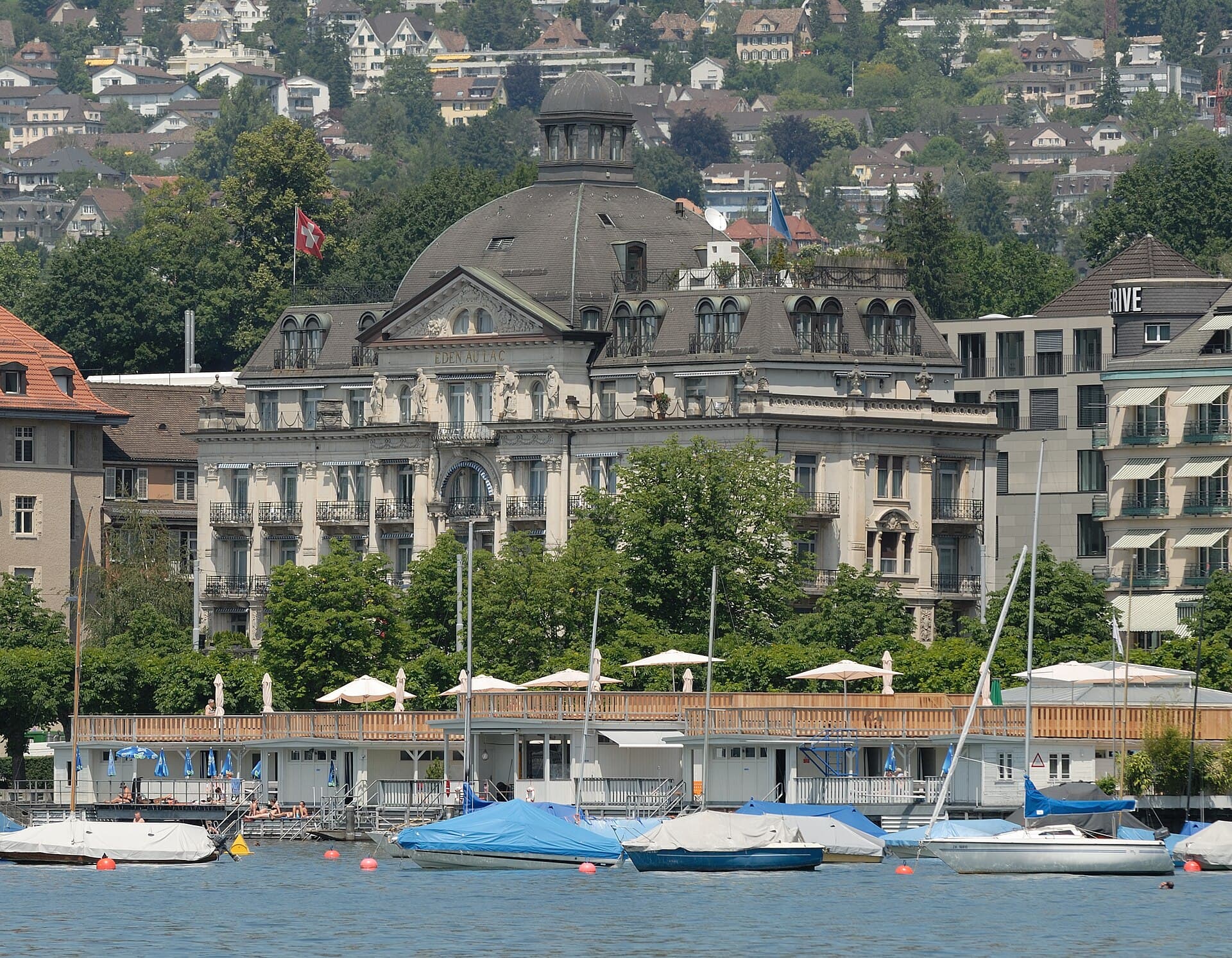 Eden au Lac (via Wikimedia Commons, CC BY-SA 3.0)