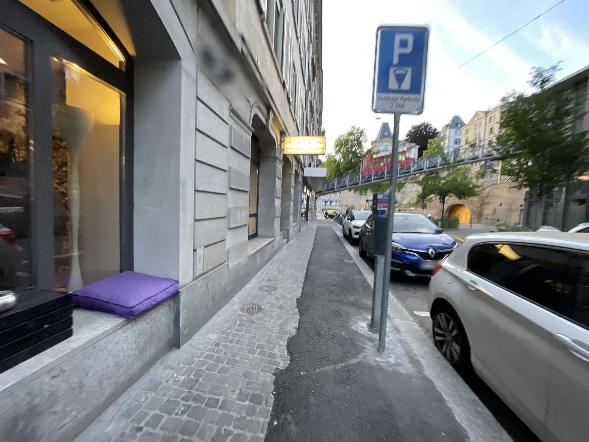 Street view near Swiss Chocolate Hotel, Zürich (Kreis 1) / Rathaus — © filipb (CC BY-SA · Mapillary)
