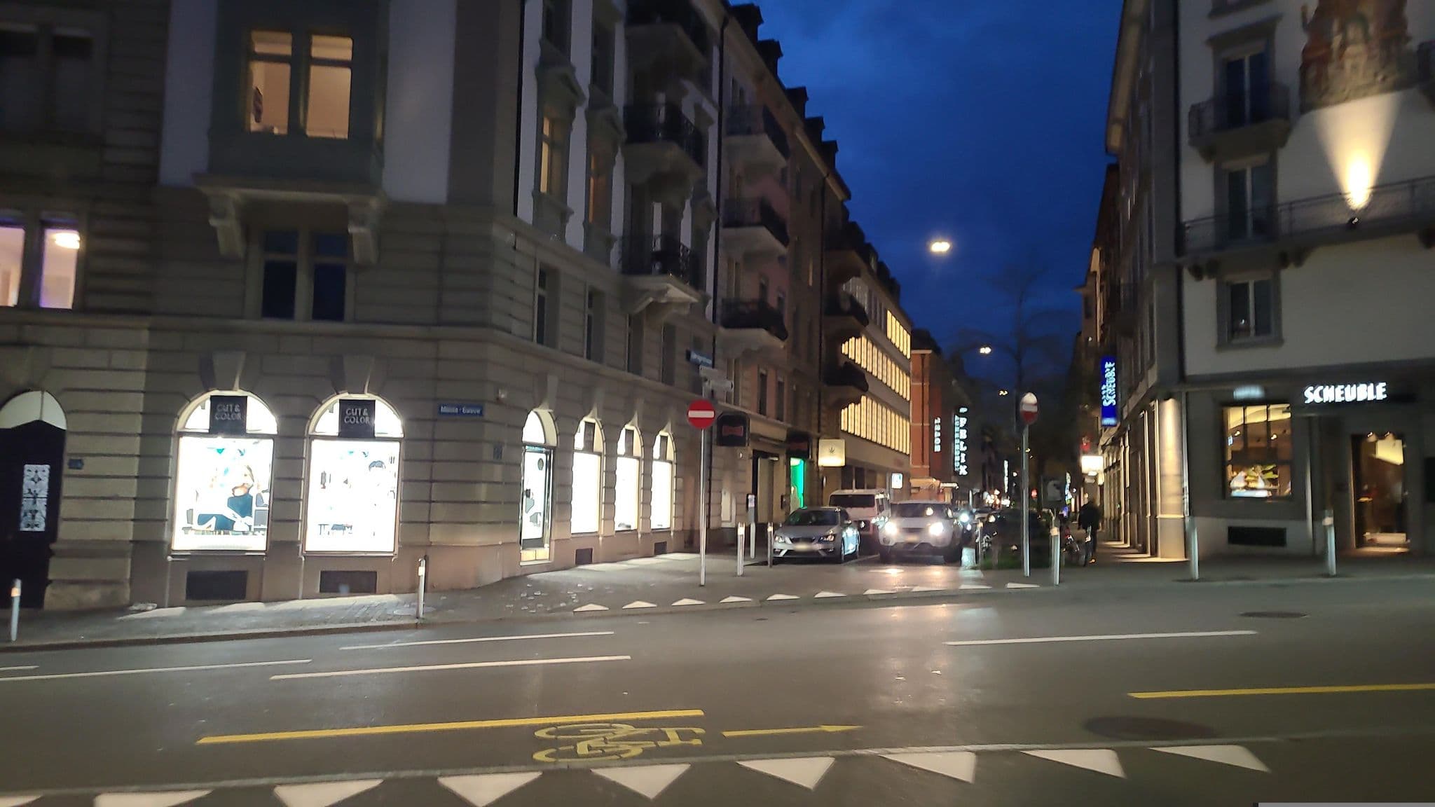 Street view near Scheuble Swiss Q Hotel, Zürich (Kreis 1) / Rathaus — © chrisbeddow (CC BY-SA · Mapillary)