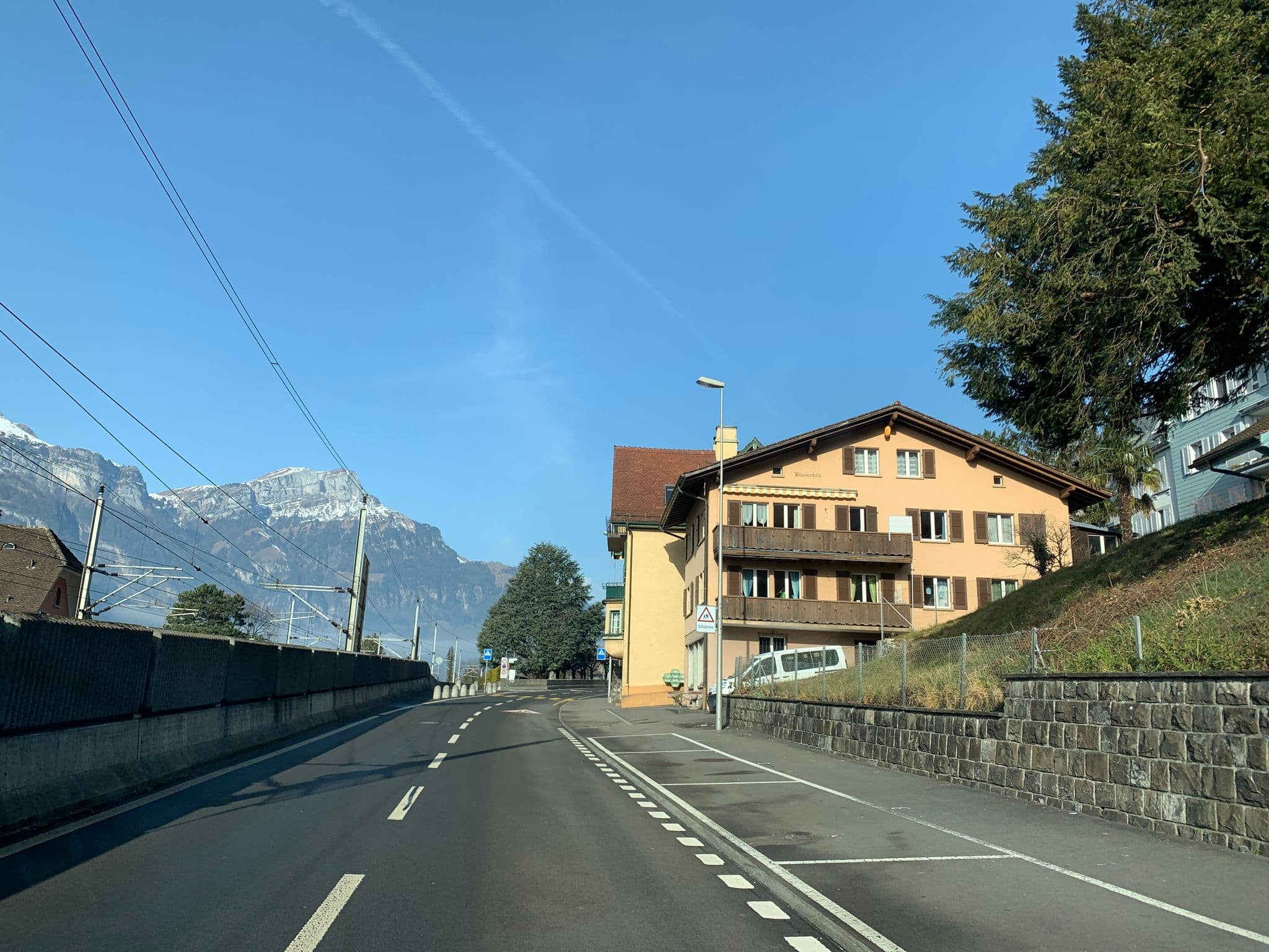 Street view near Tony Koller, Hotel Flüelerhof + Grill Rustico, Flüelen — © jollo (CC BY-SA · Mapillary)