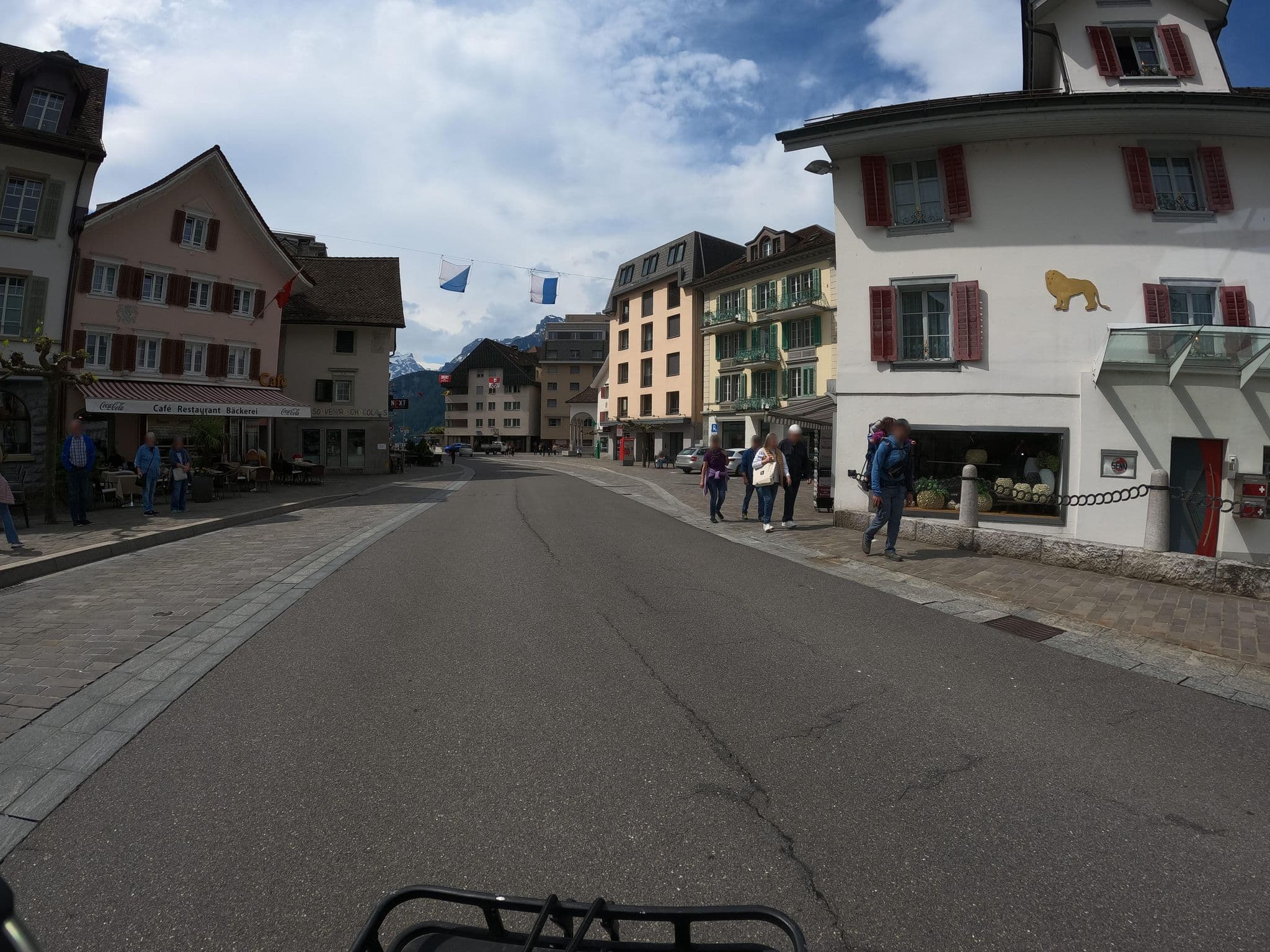 Street view near Gasthaus Ochsen, Ingenbohl — © blubberblubb (CC BY-SA · Mapillary)