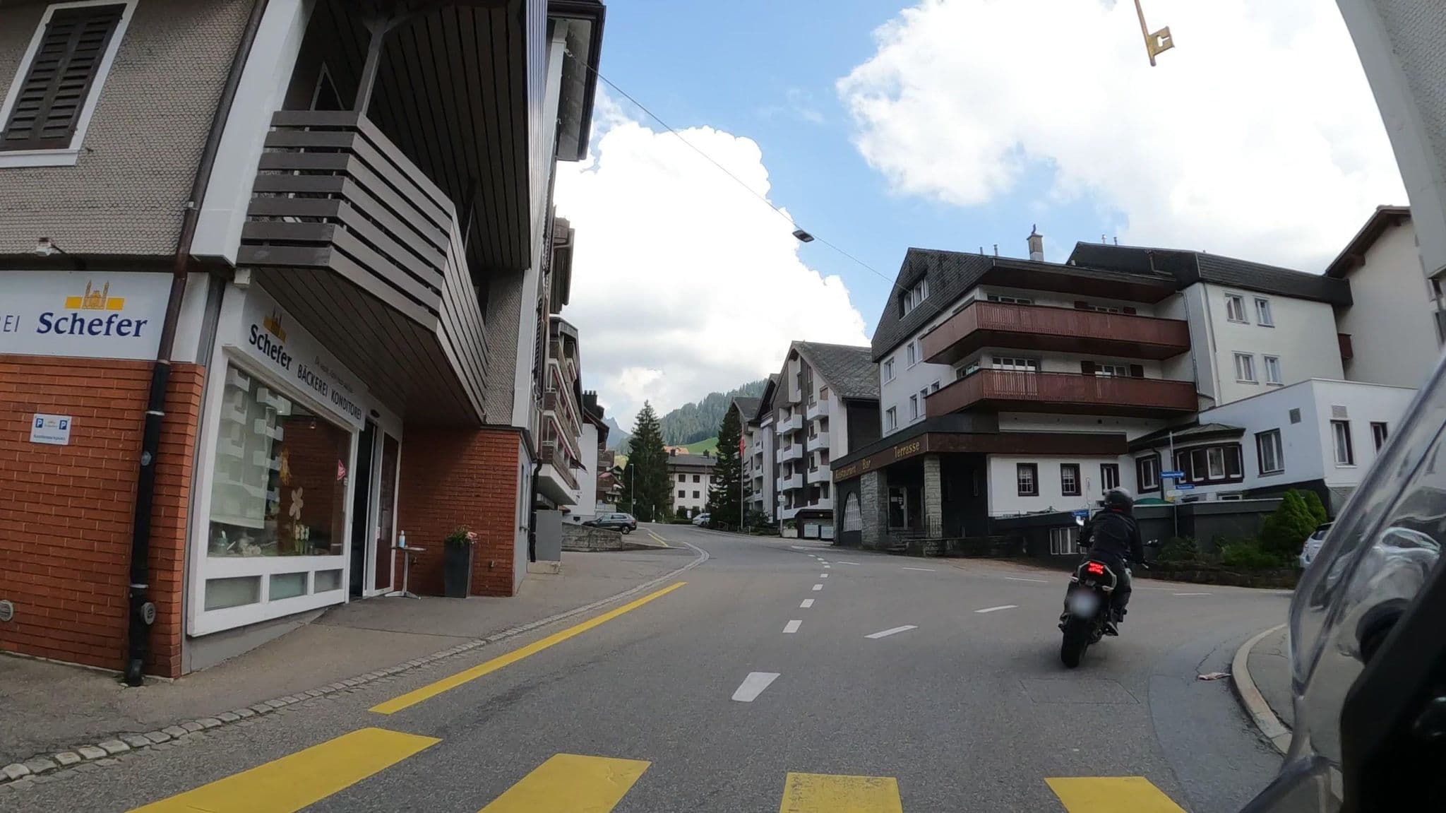 Street view near Gasthaus Schlussel, Unteriberg — © crami (CC BY-SA · Mapillary)
