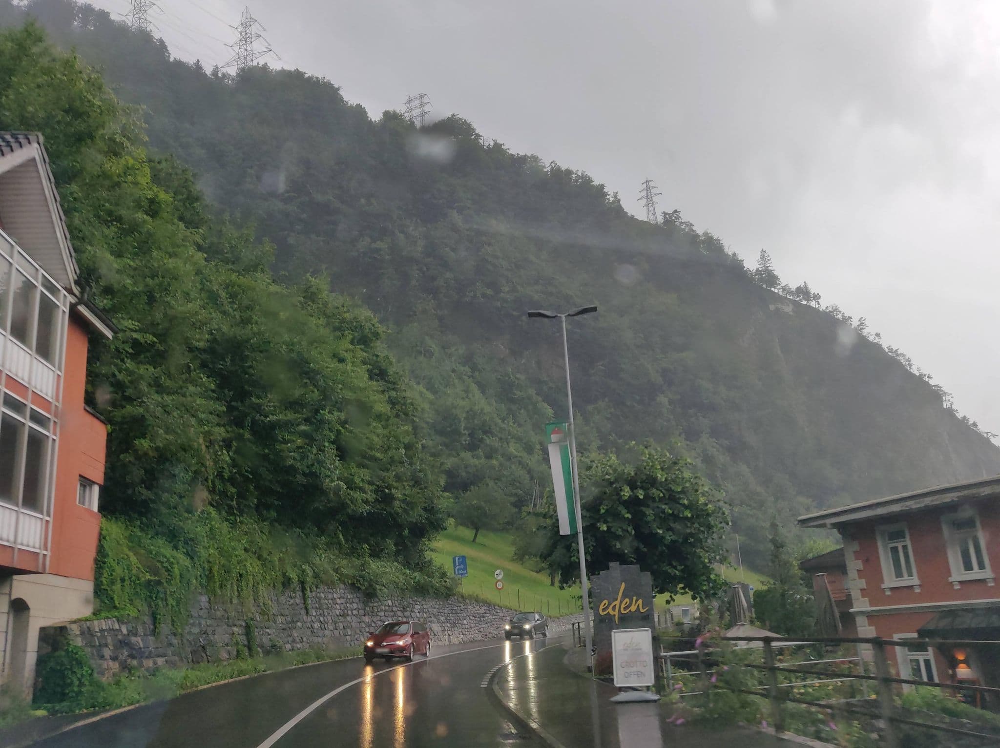 Street view near Hotel Eden Sisikon, Flüelen — © Yha1 (CC BY-SA · Mapillary)