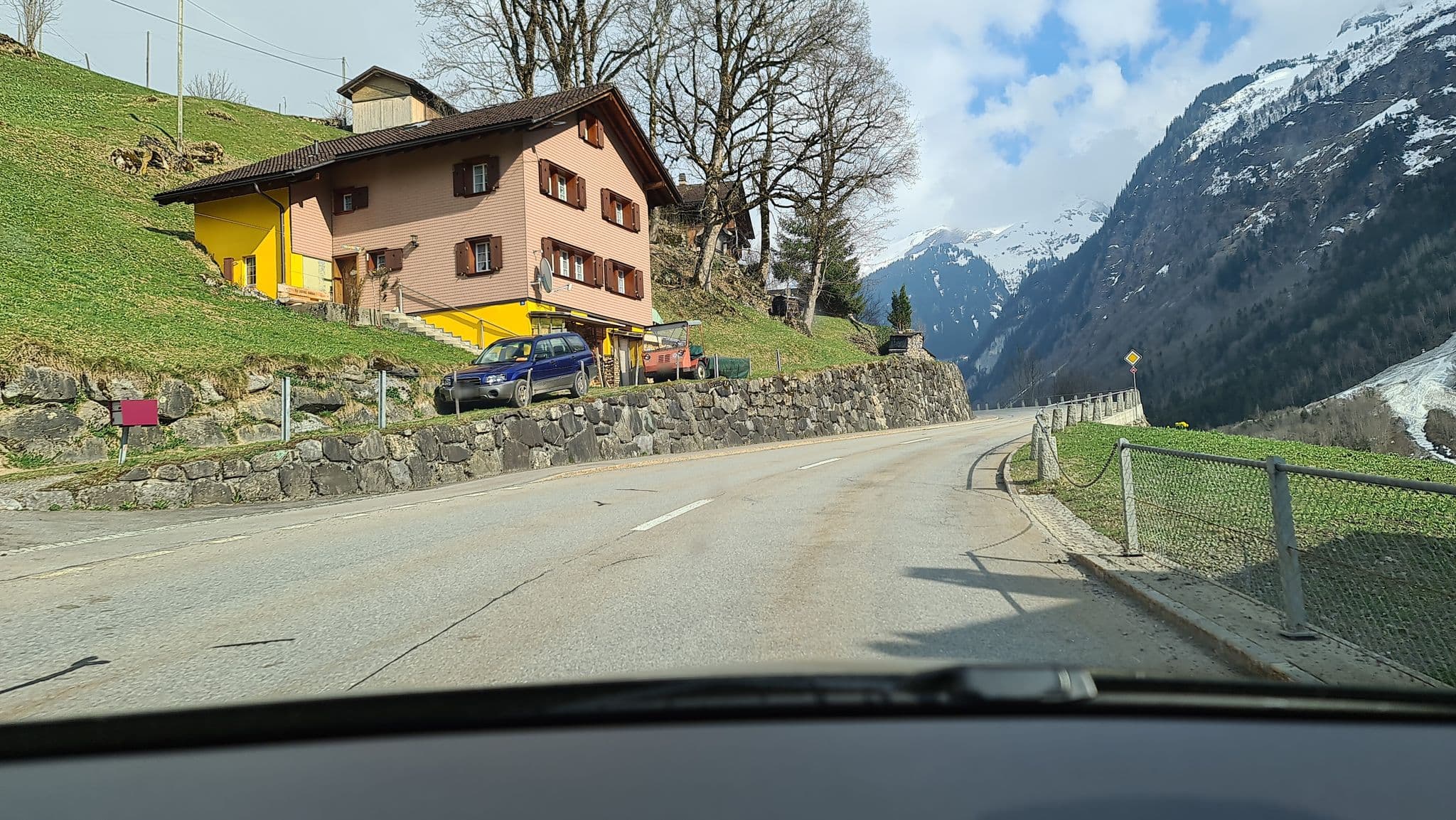 Street view near Berggasthaus Ratzi, Bürglen — © alexanderar (CC BY-SA · Mapillary)