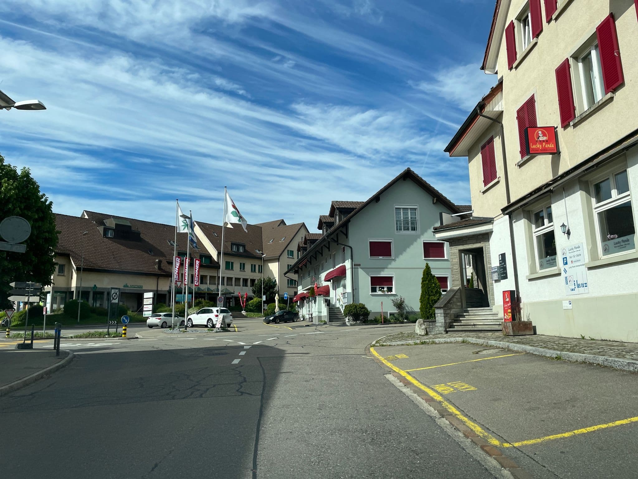 Street view near Hotel Krone, Philip Baumberger, Brüttisellen — © u001 (CC BY-SA · Mapillary)