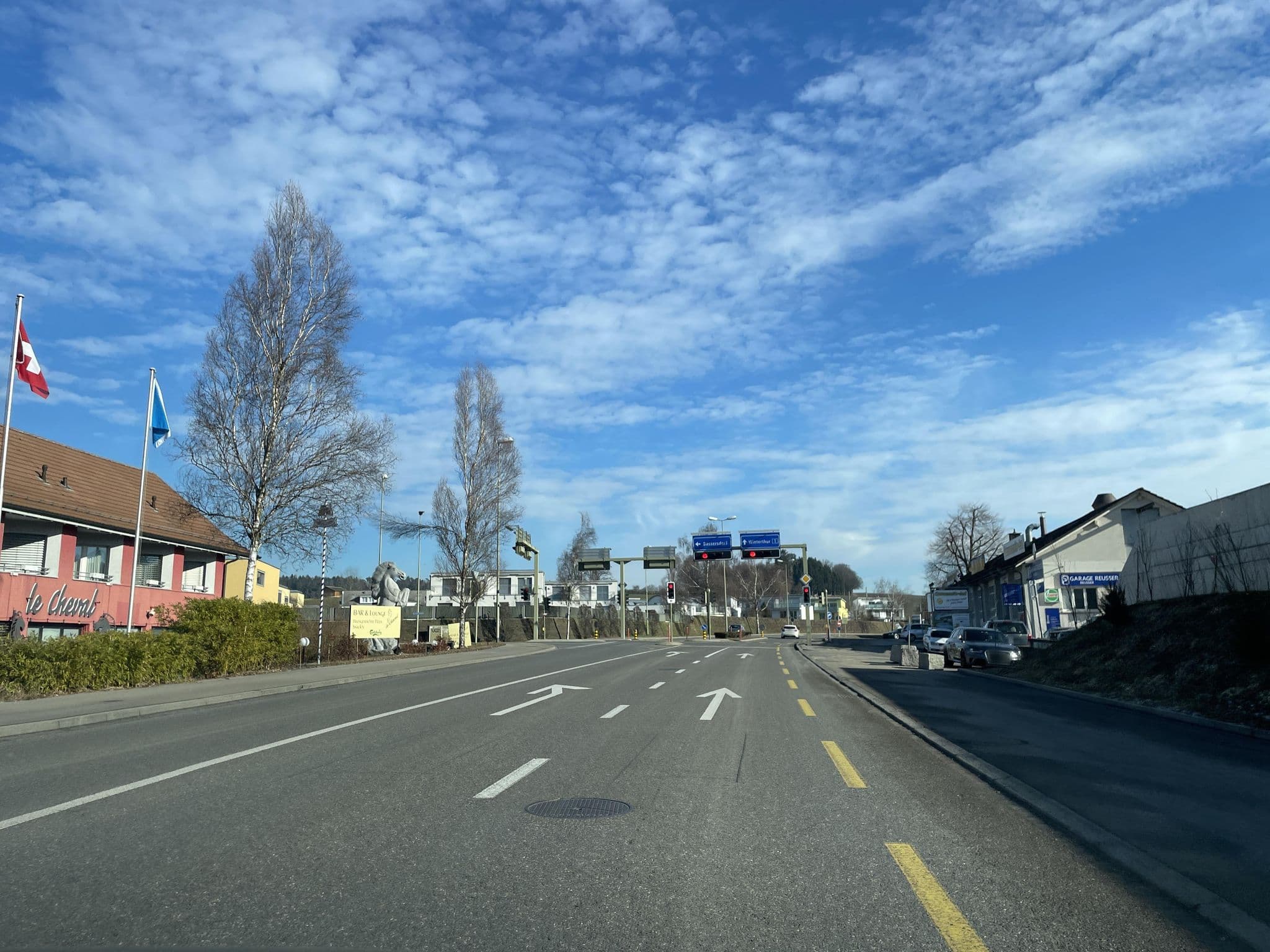 Street view near Hotel Restaurant Pöstli, Brüttisellen — © u001 (CC BY-SA · Mapillary)