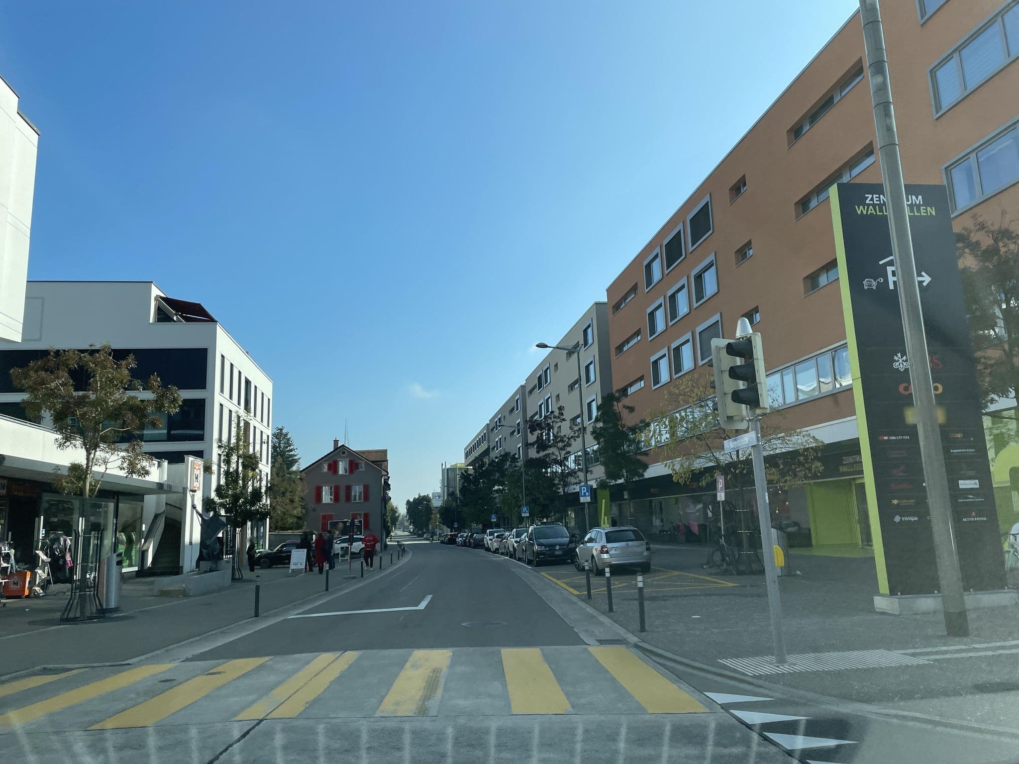 Street view near Hotel-Restaurant Linde, Wallisellen — © u001 (CC BY-SA · Mapillary)